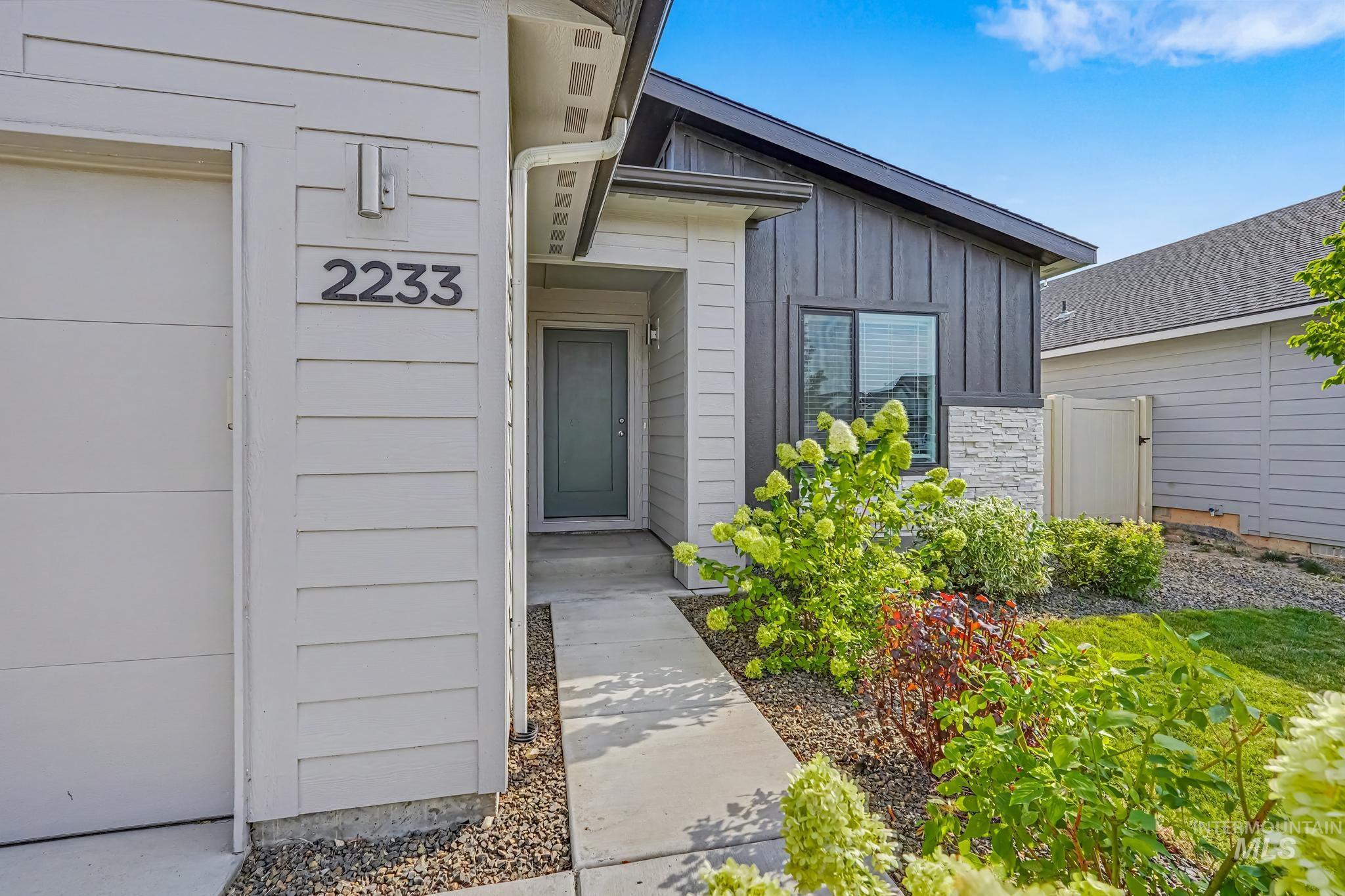 2233 W Trout Lily St Property Photo 3