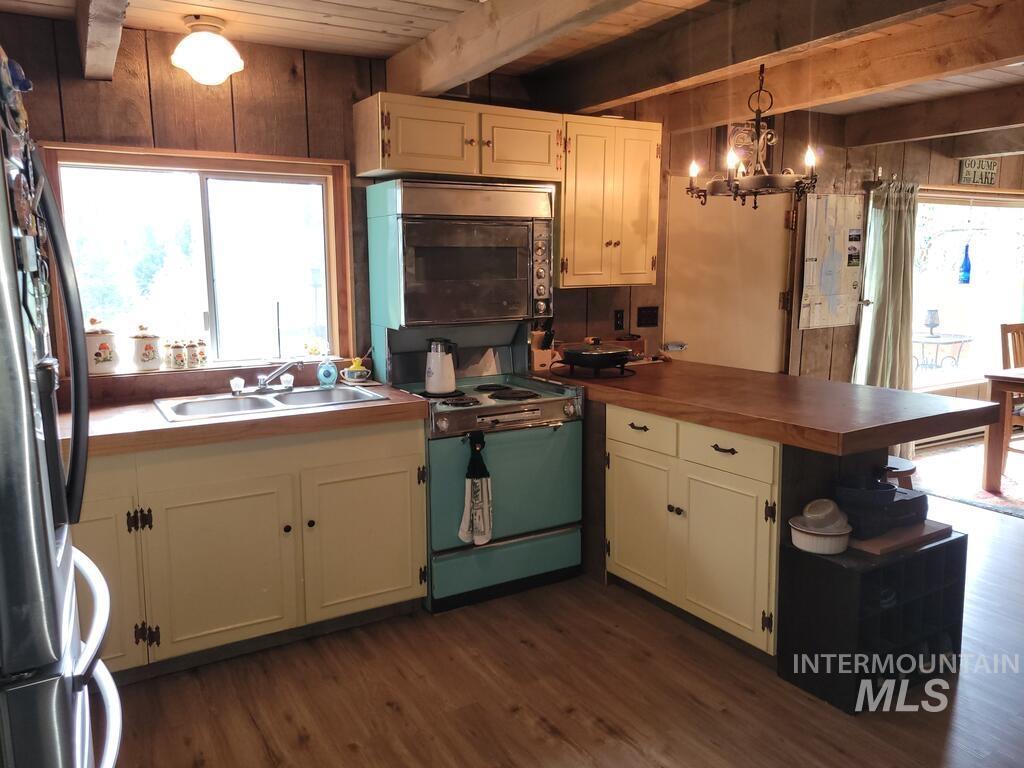 1208 Fox Rd Property Photo 6