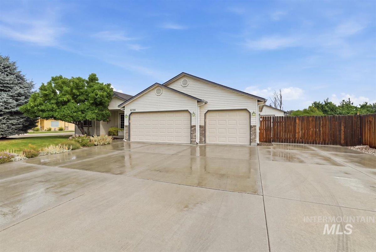 8798 W Mediterranean Ct. Property Photo 3
