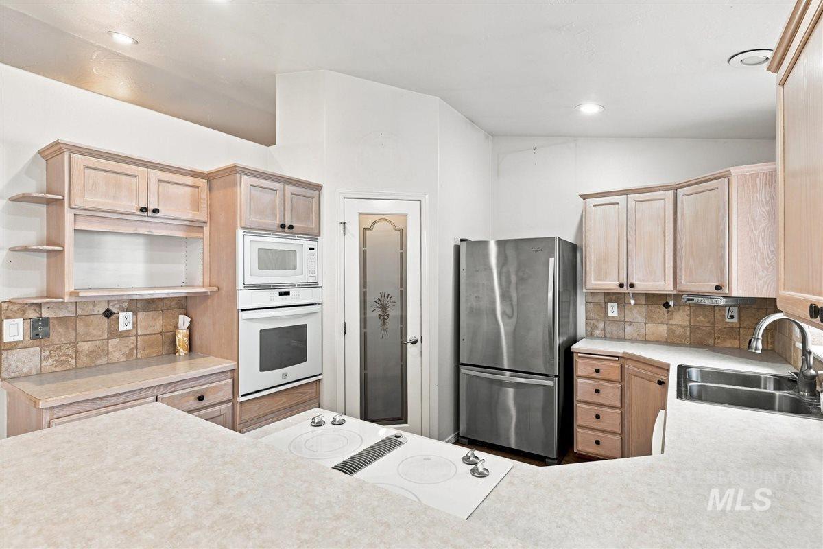 8798 W Mediterranean Ct. Property Photo 9