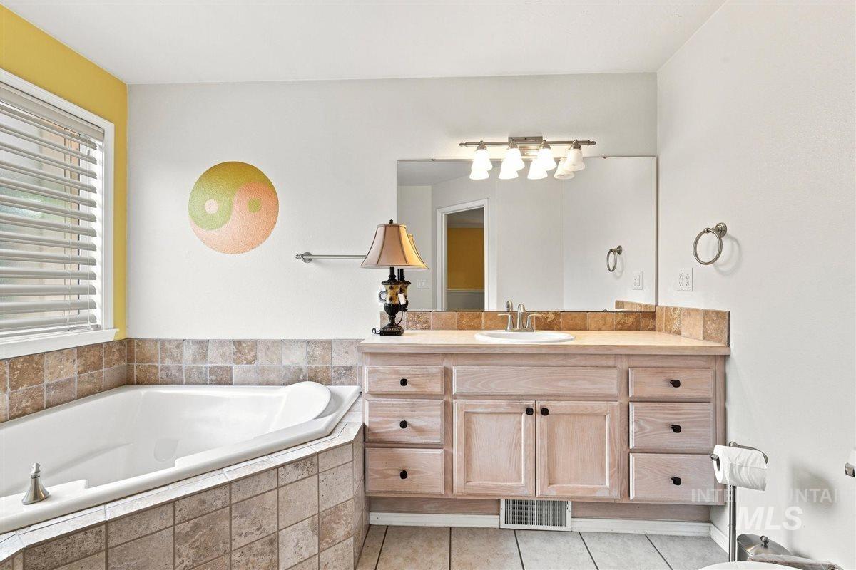 8798 W Mediterranean Ct. Property Photo 14