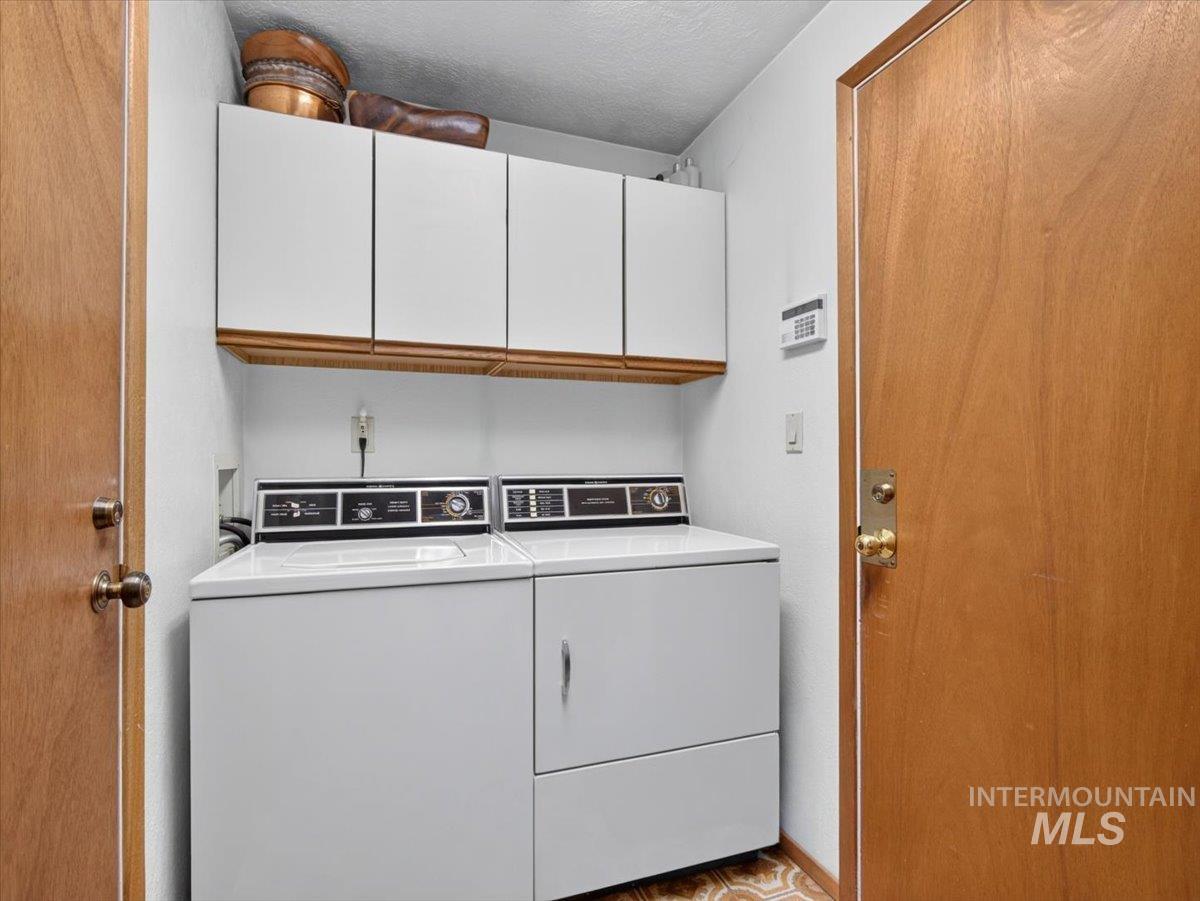 800 W South Slope Rd Property Photo 27