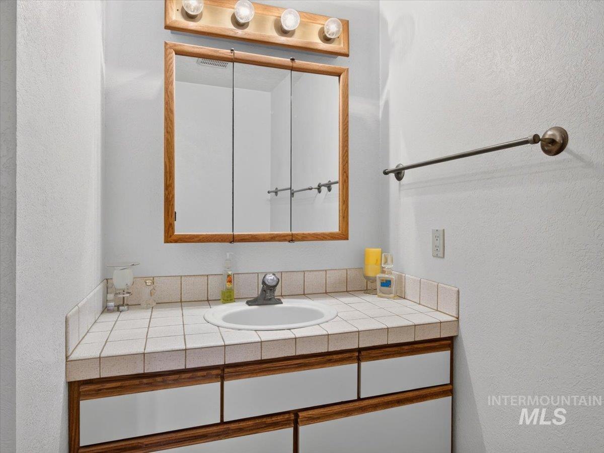 800 W South Slope Rd Property Photo 36