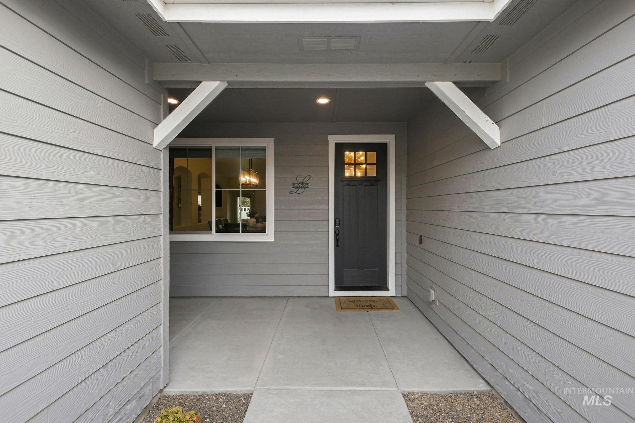6237 E Canyon Crossing Dr Property Photo 4