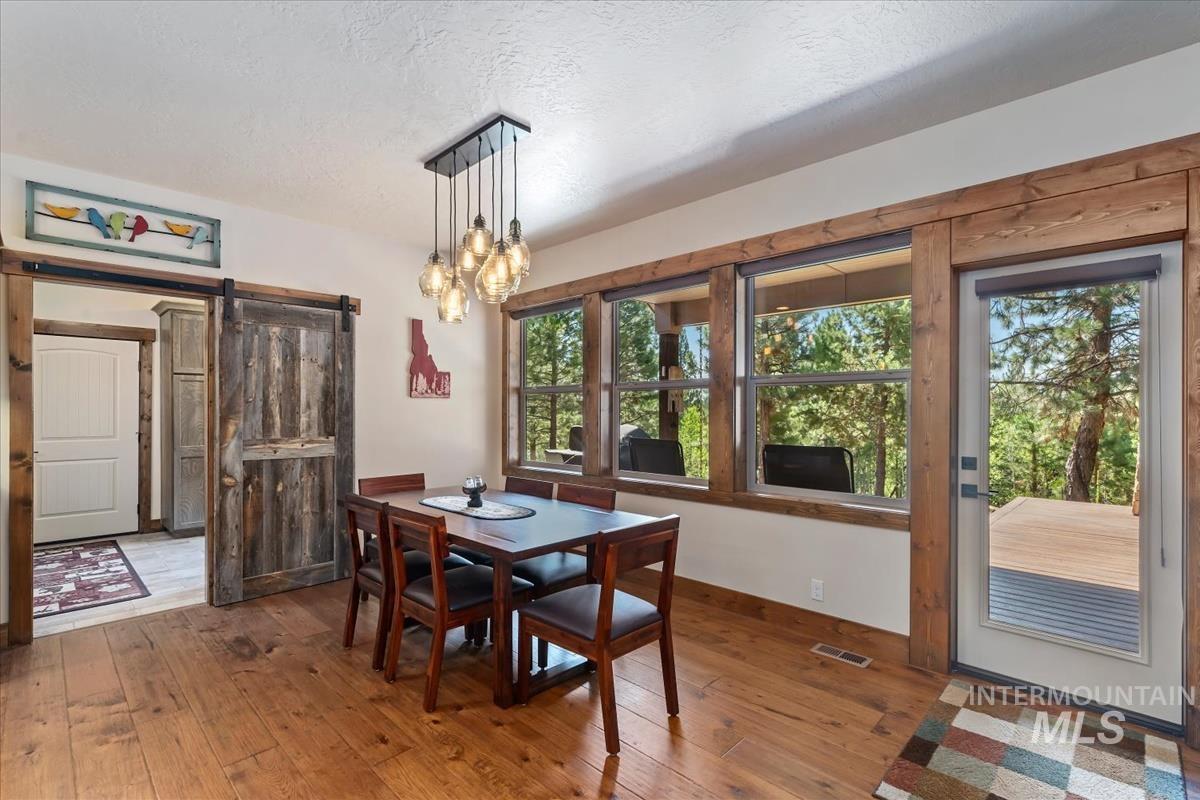 33 Sundance Property Photo 7