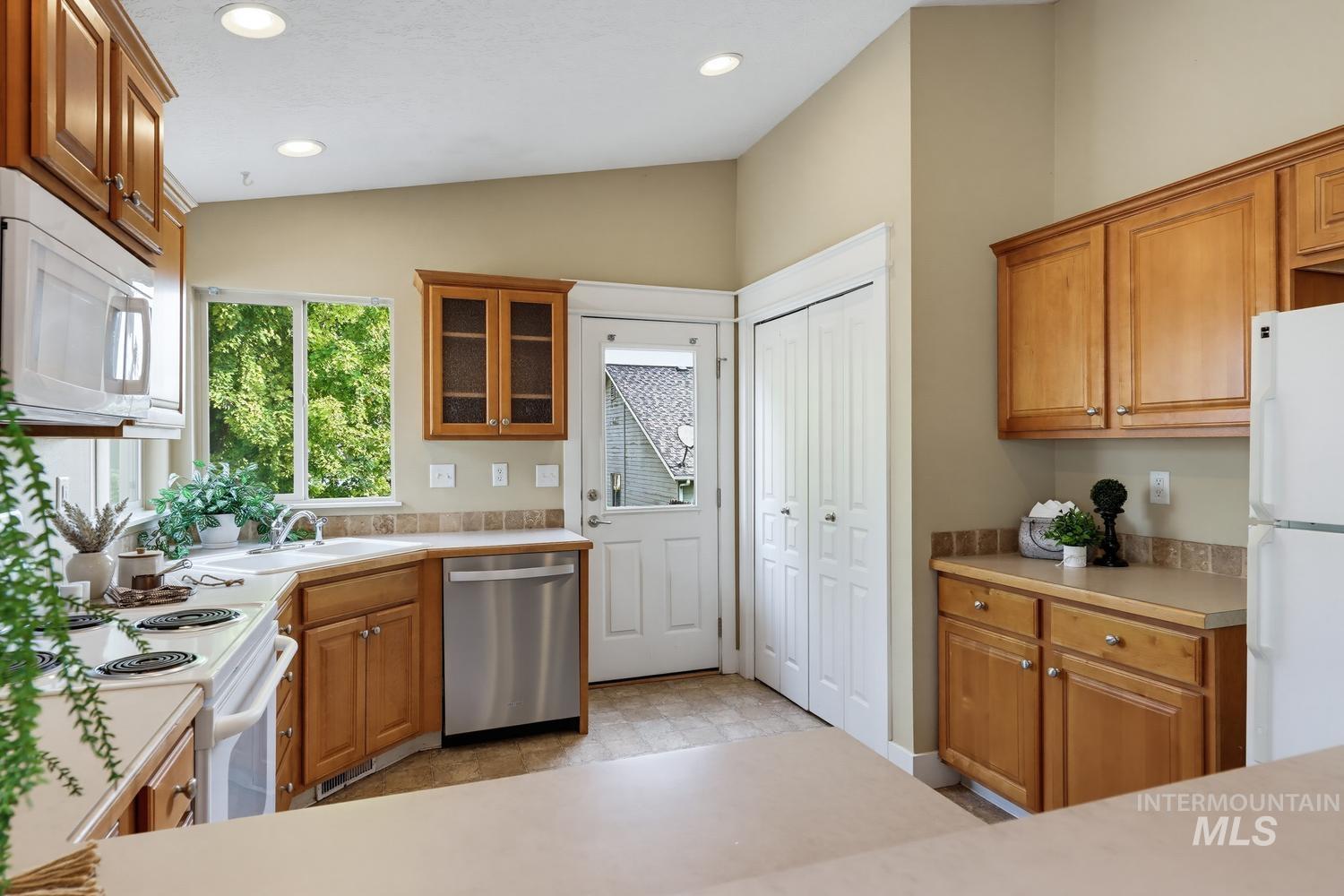 9702 W Amity Property Photo 11