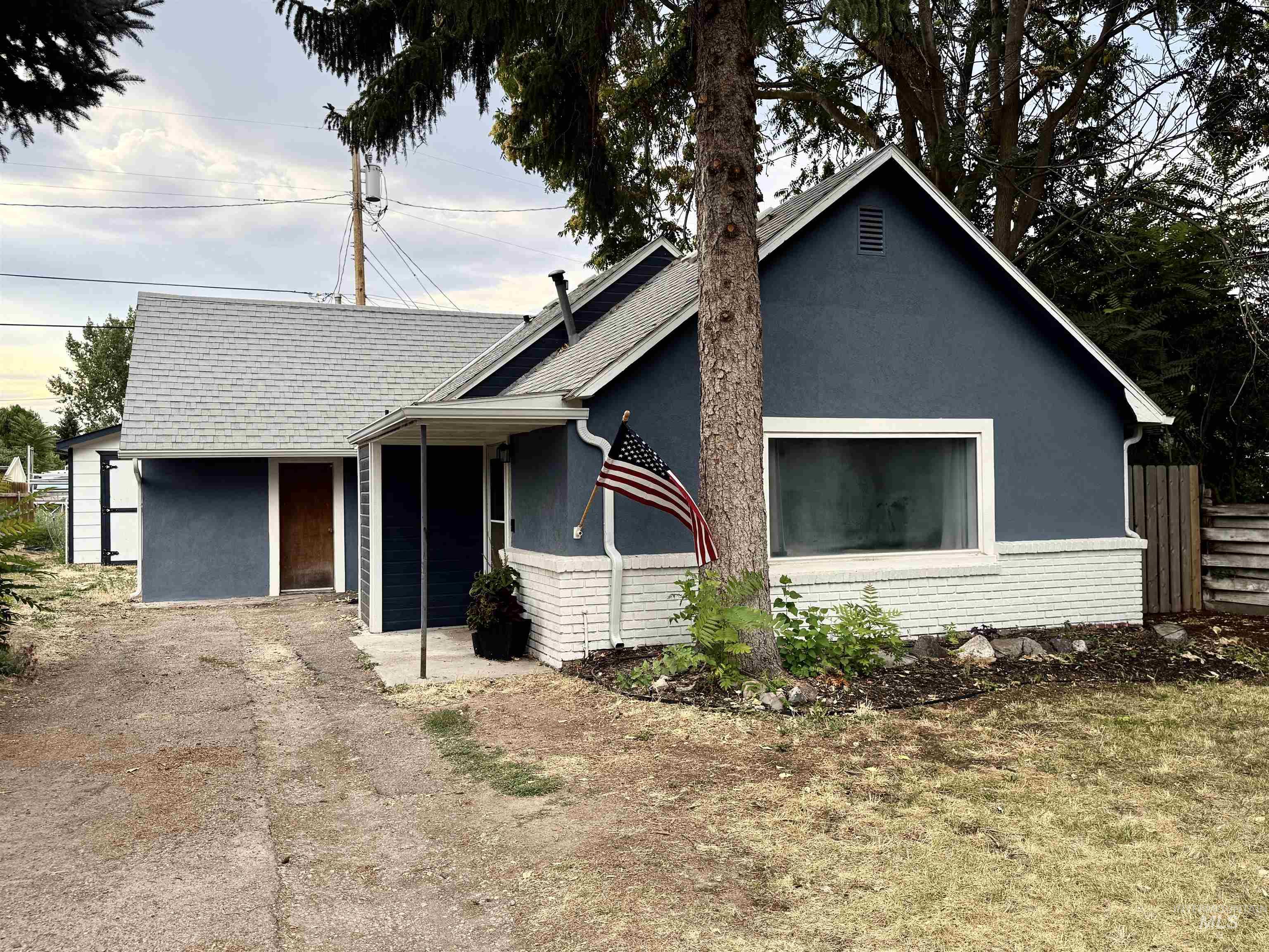 1420 10th Ave South Property Photo 1