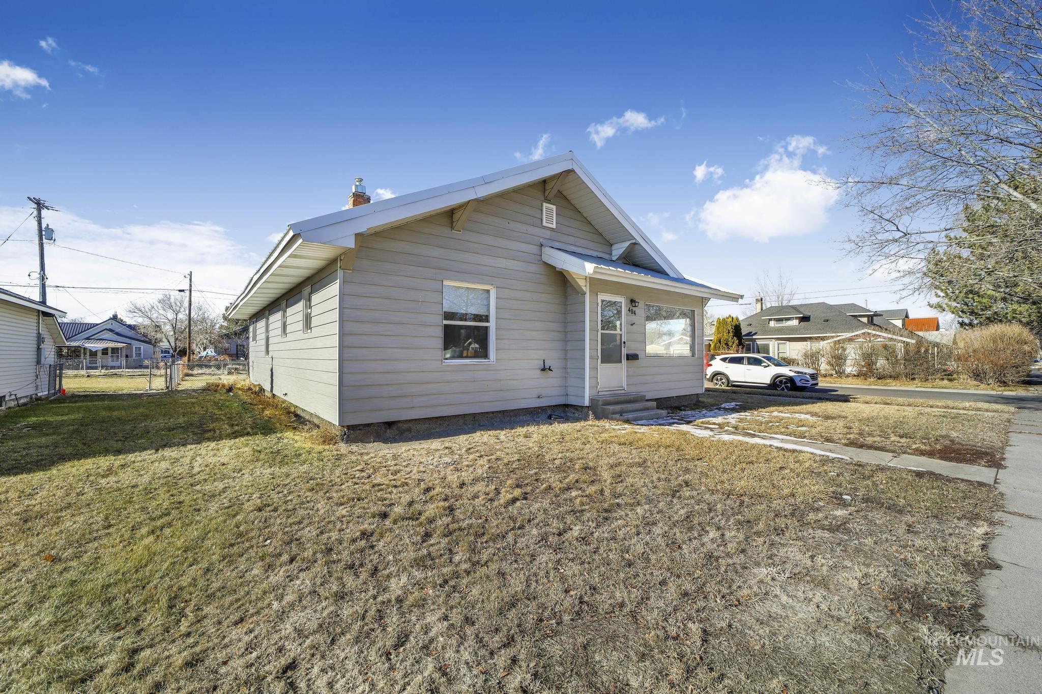 404 7th Ave E Property Photo 3
