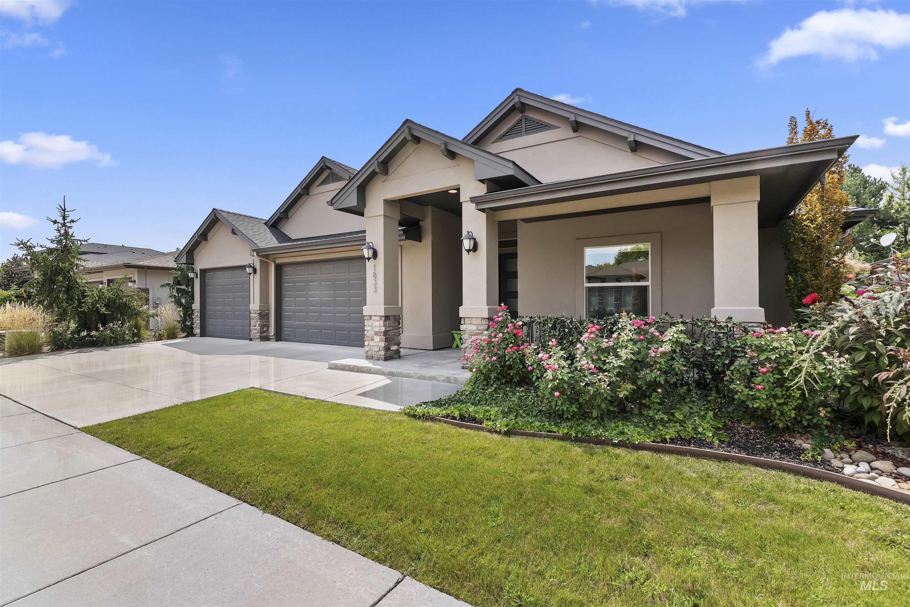 1833 N Monterossa Way Property Photo 2