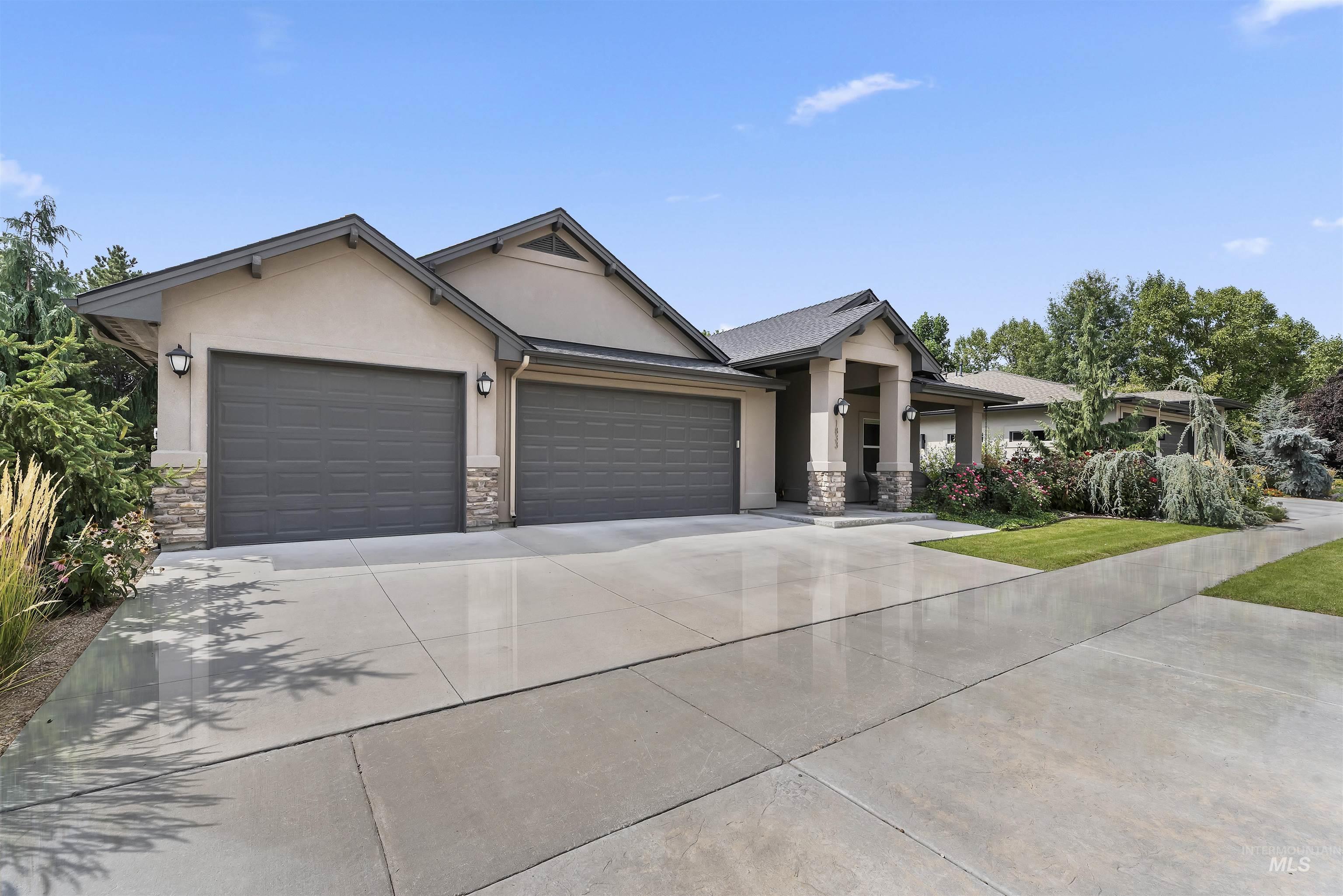 1833 N Monterossa Way Property Photo 2