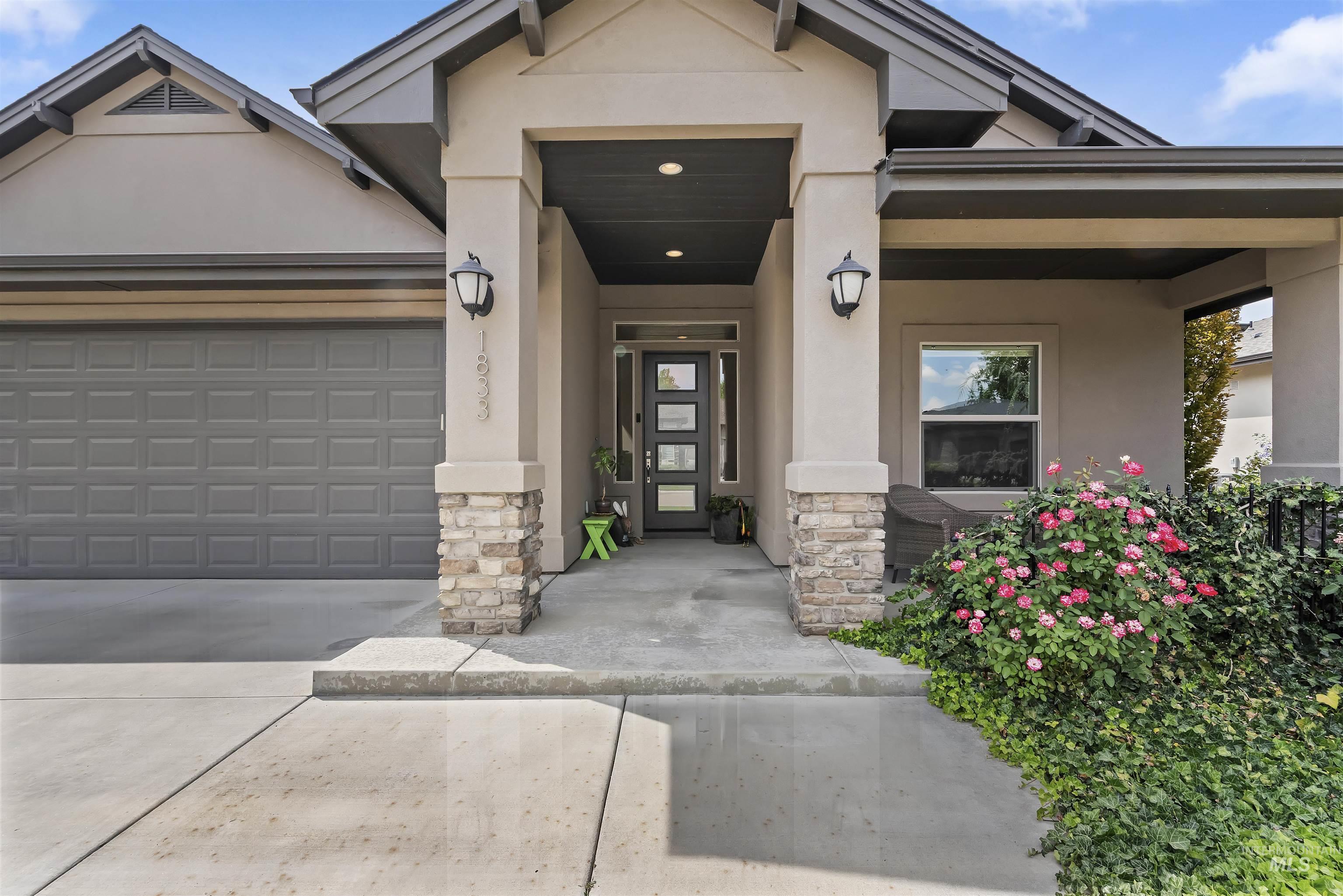 1833 N Monterossa Way Property Photo 3