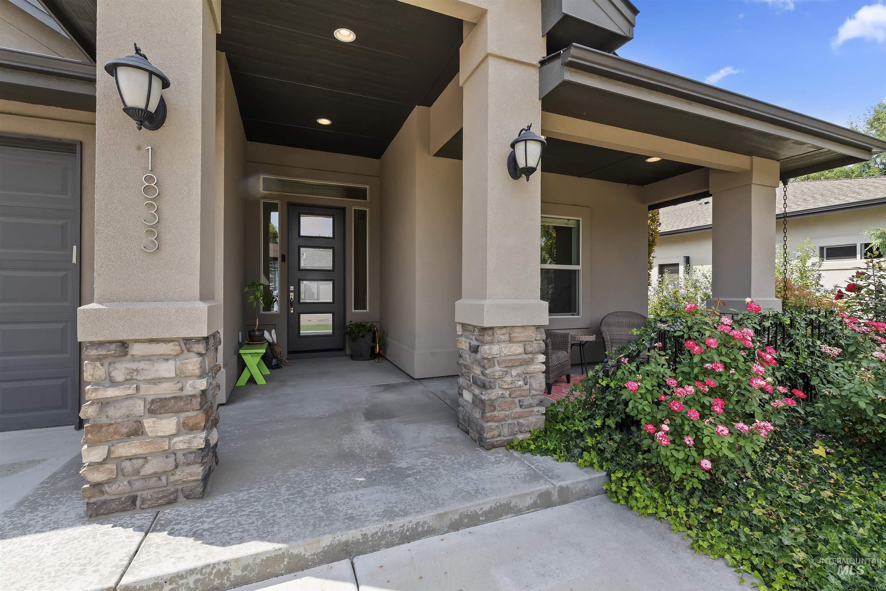 1833 N Monterossa Way Property Photo 4