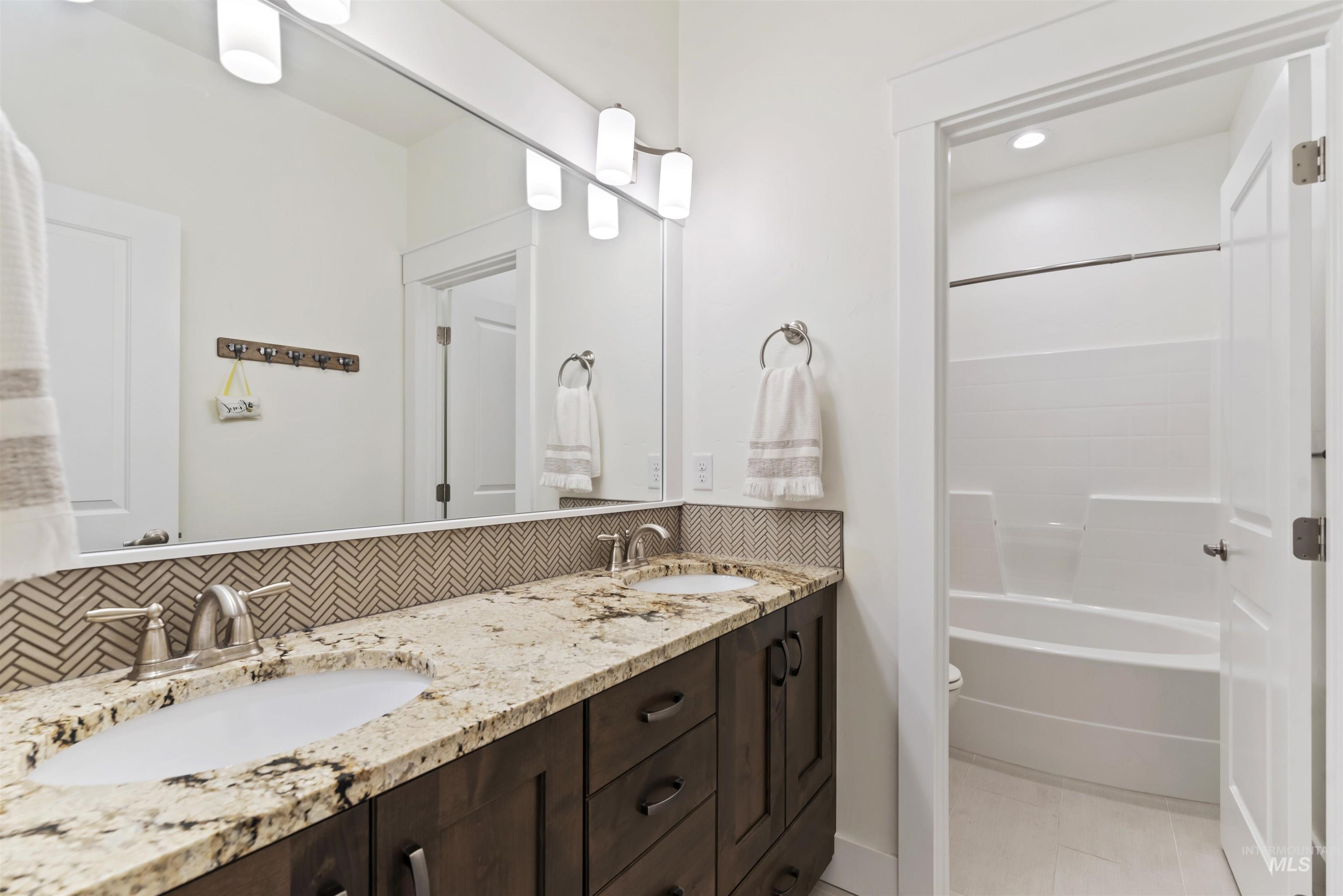 1833 N Monterossa Way Property Photo 11