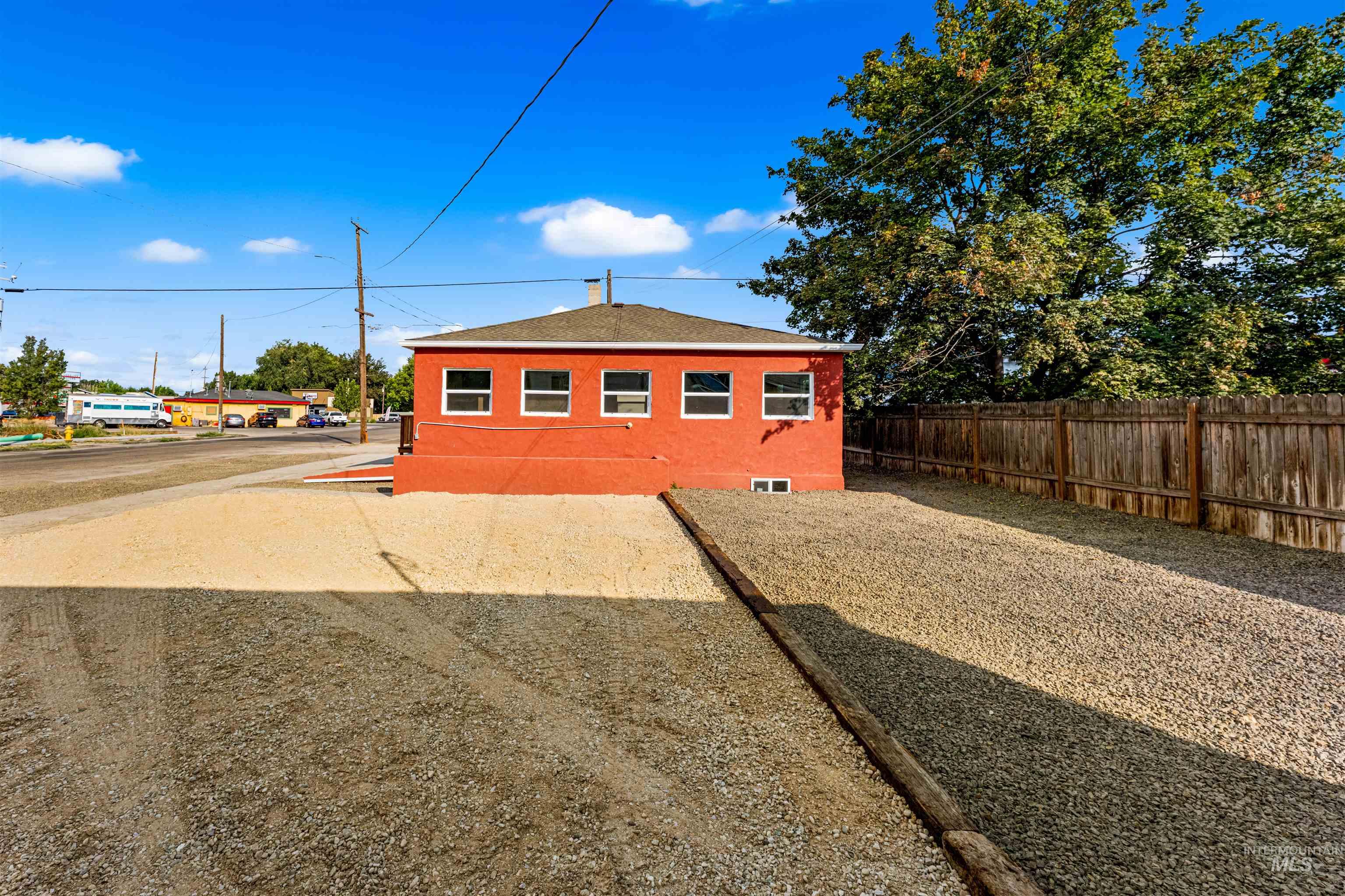 403 N 12 Street Property Photo 6