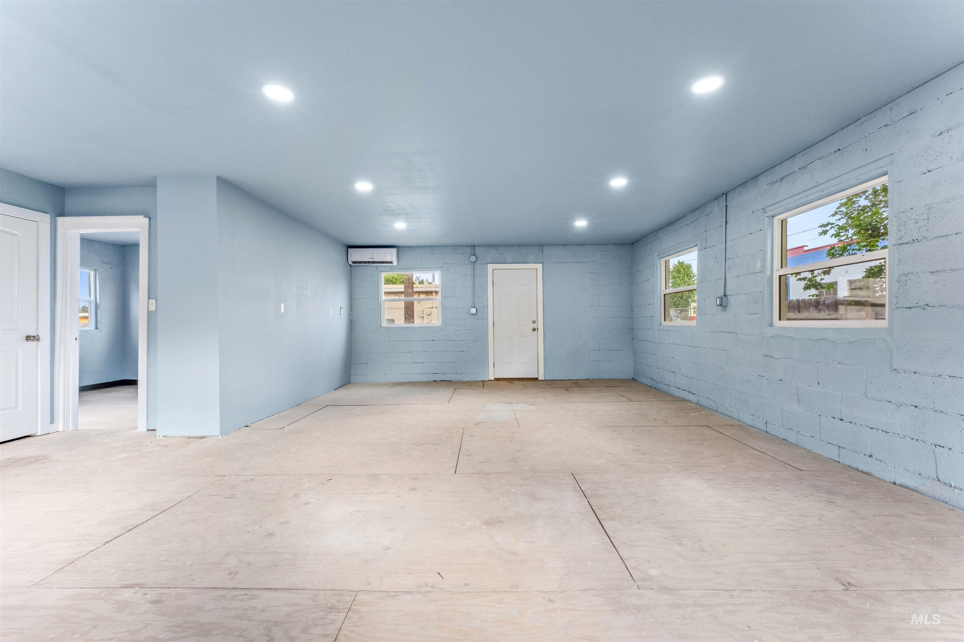 403 N 12 Street Property Photo 10