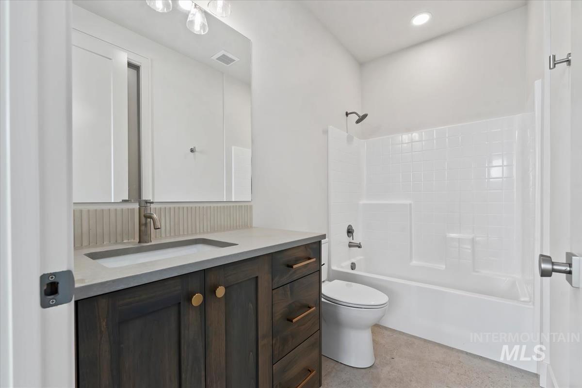 2134 N Buhrstone Ave Property Photo 42