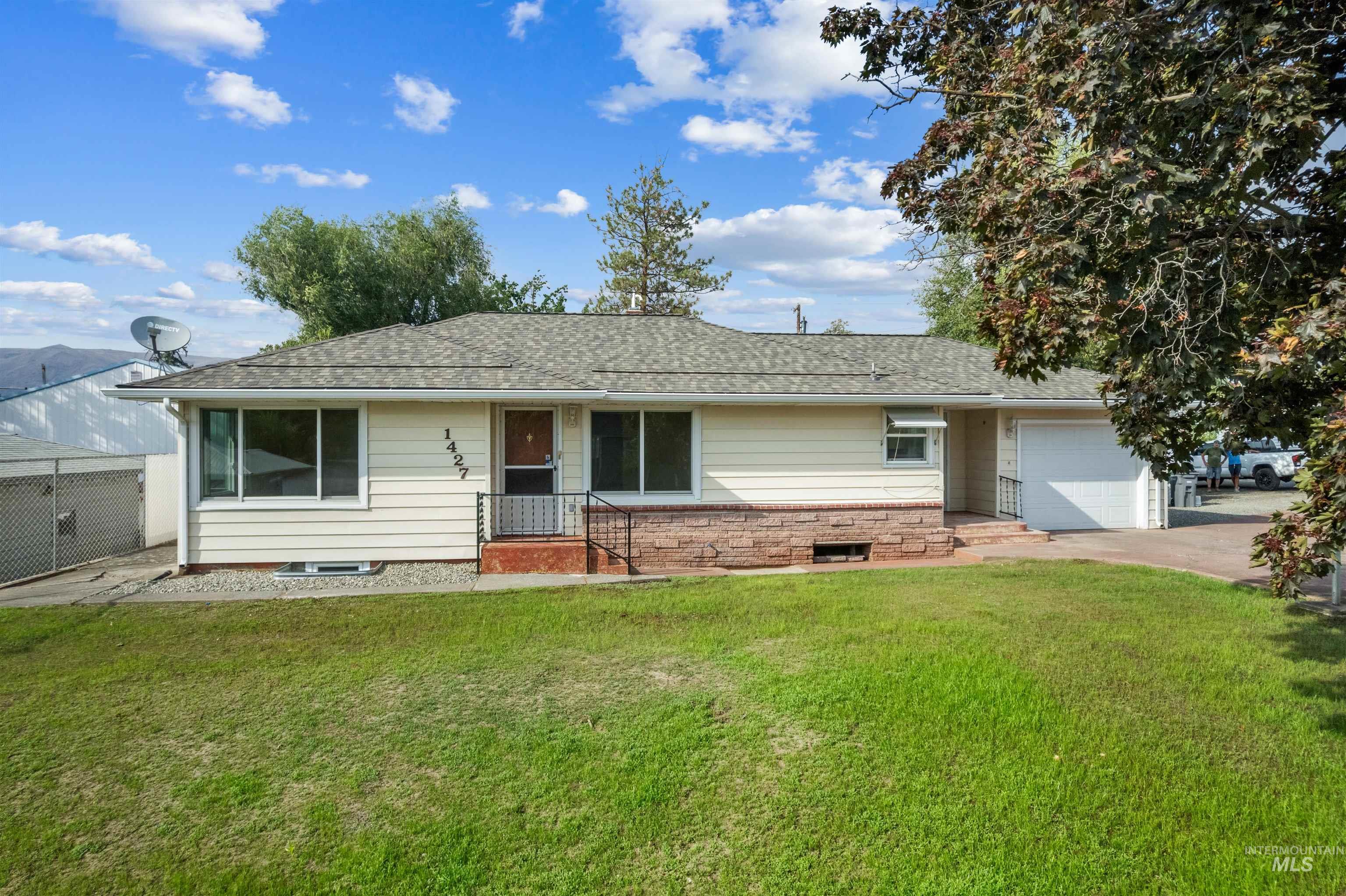 1427 18th Avenue Property Photo 1