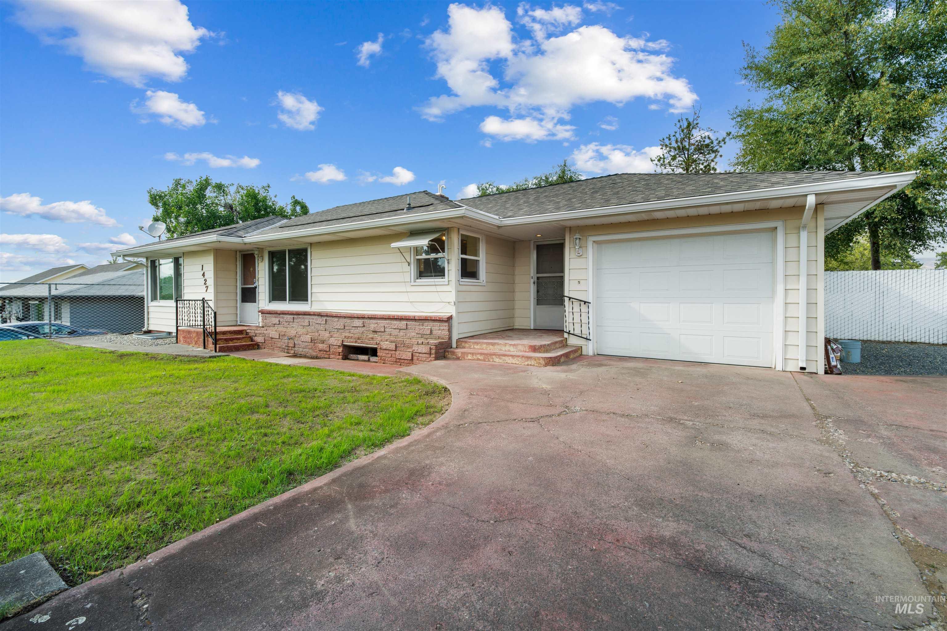 1427 18th Avenue Property Photo 2