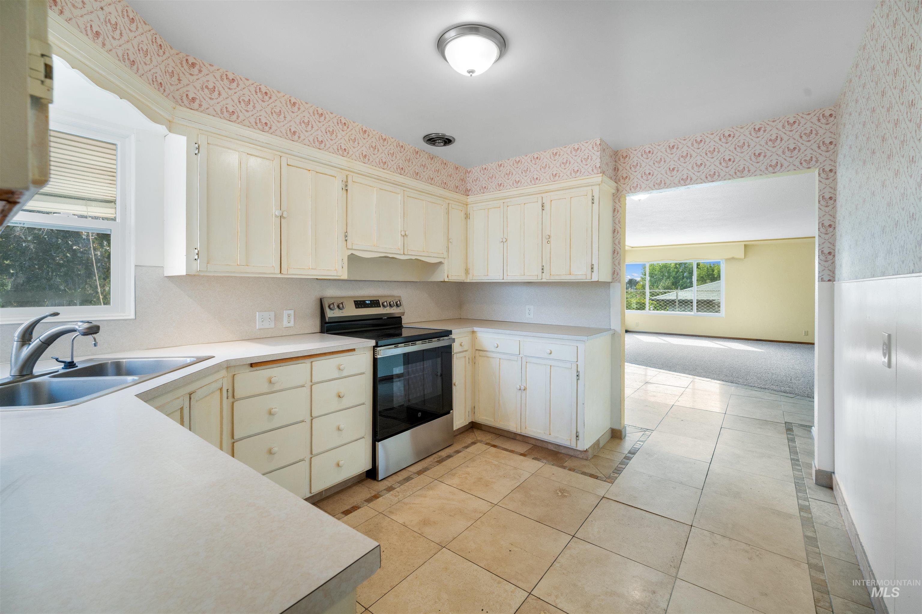 1427 18th Avenue Property Photo 4