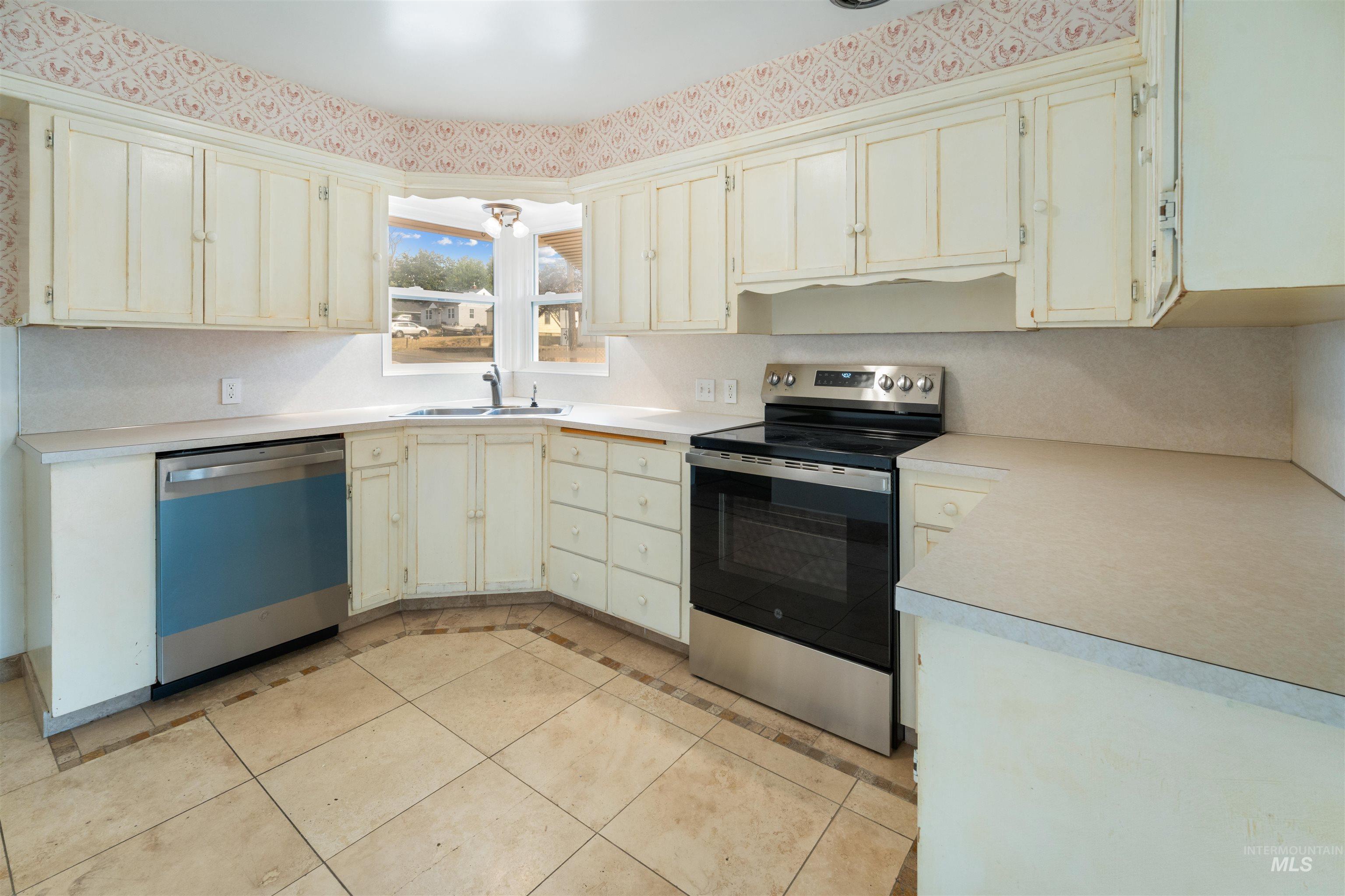 1427 18th Avenue Property Photo 5
