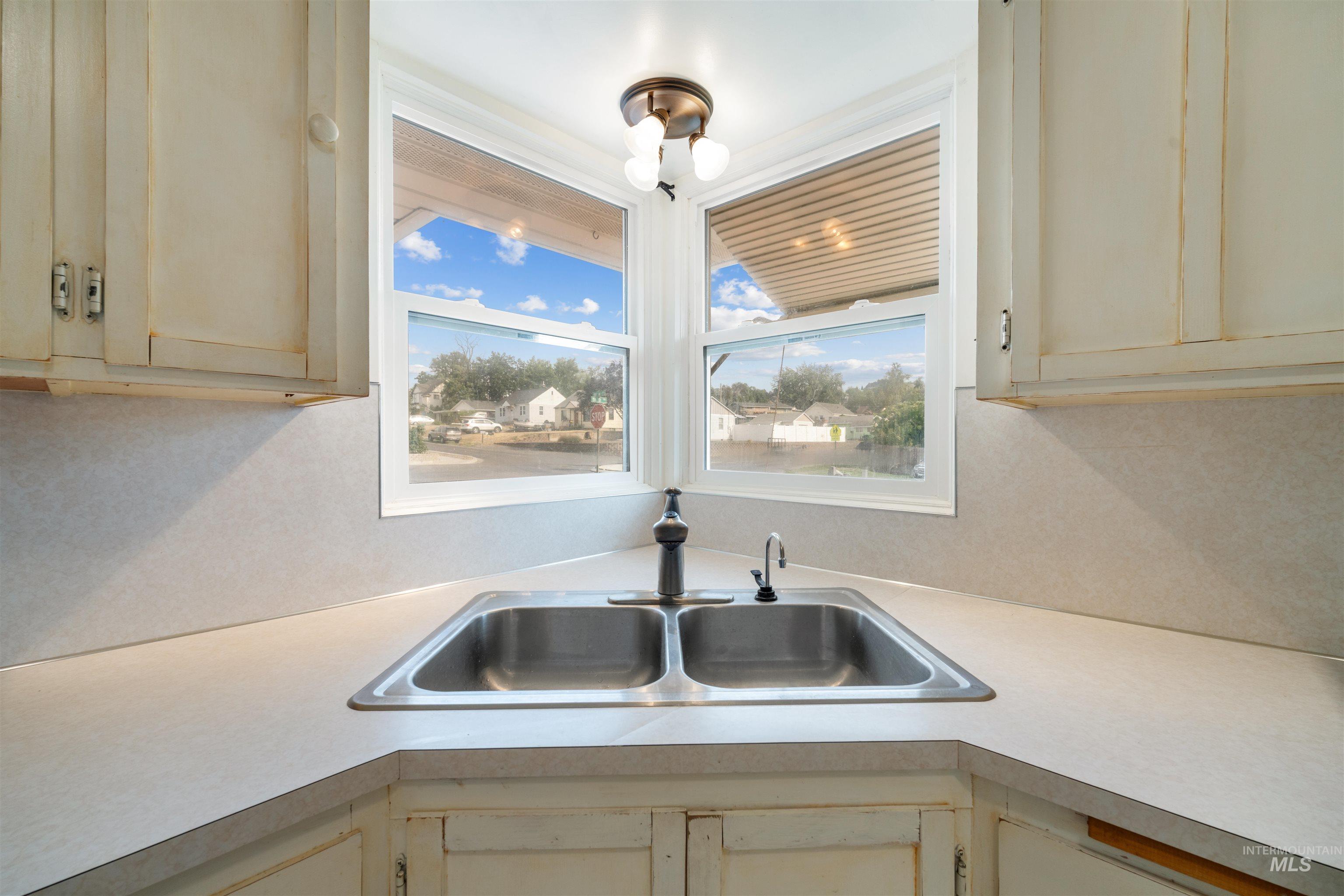 1427 18th Avenue Property Photo 6