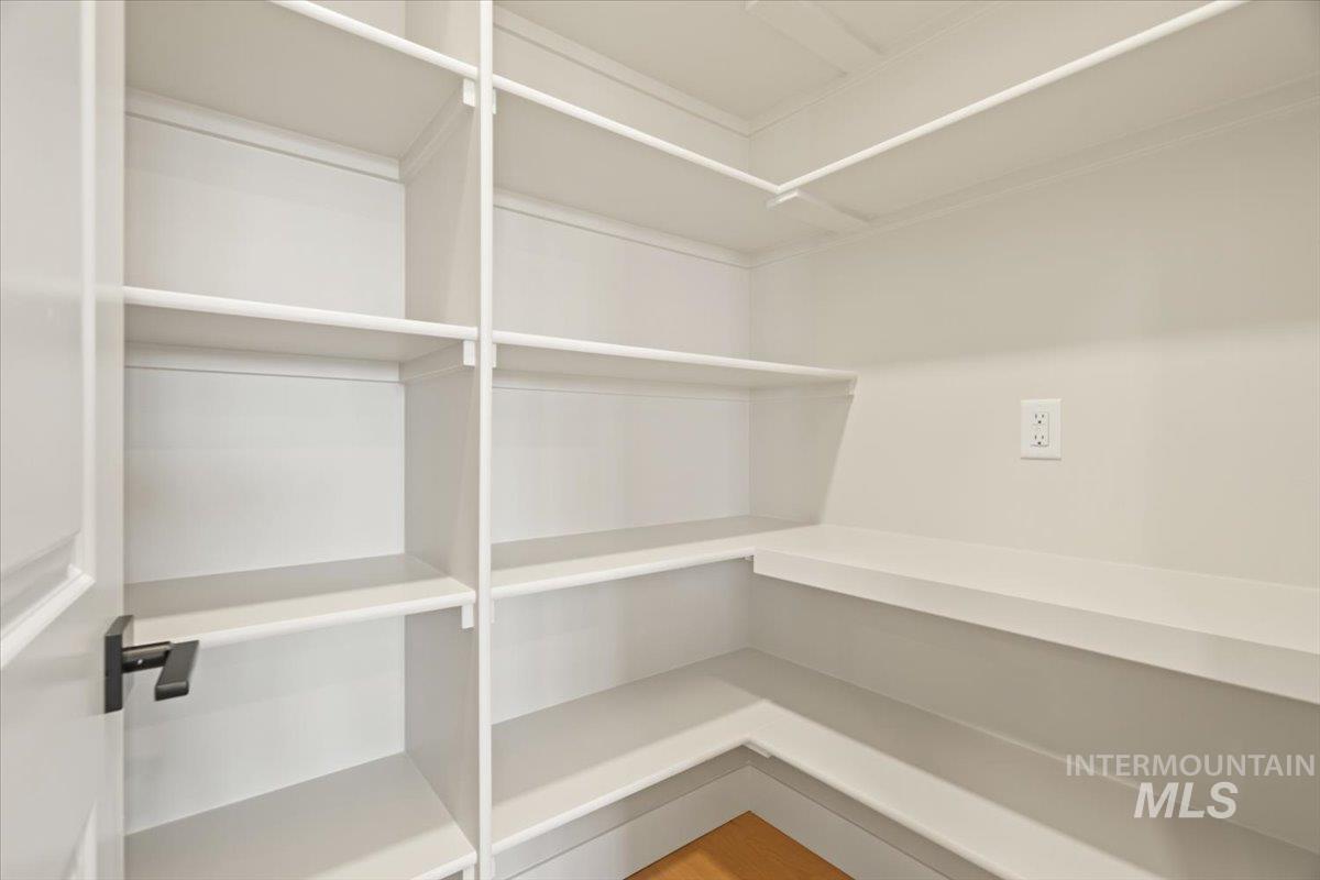 6999 W Tolland St Property Photo 14