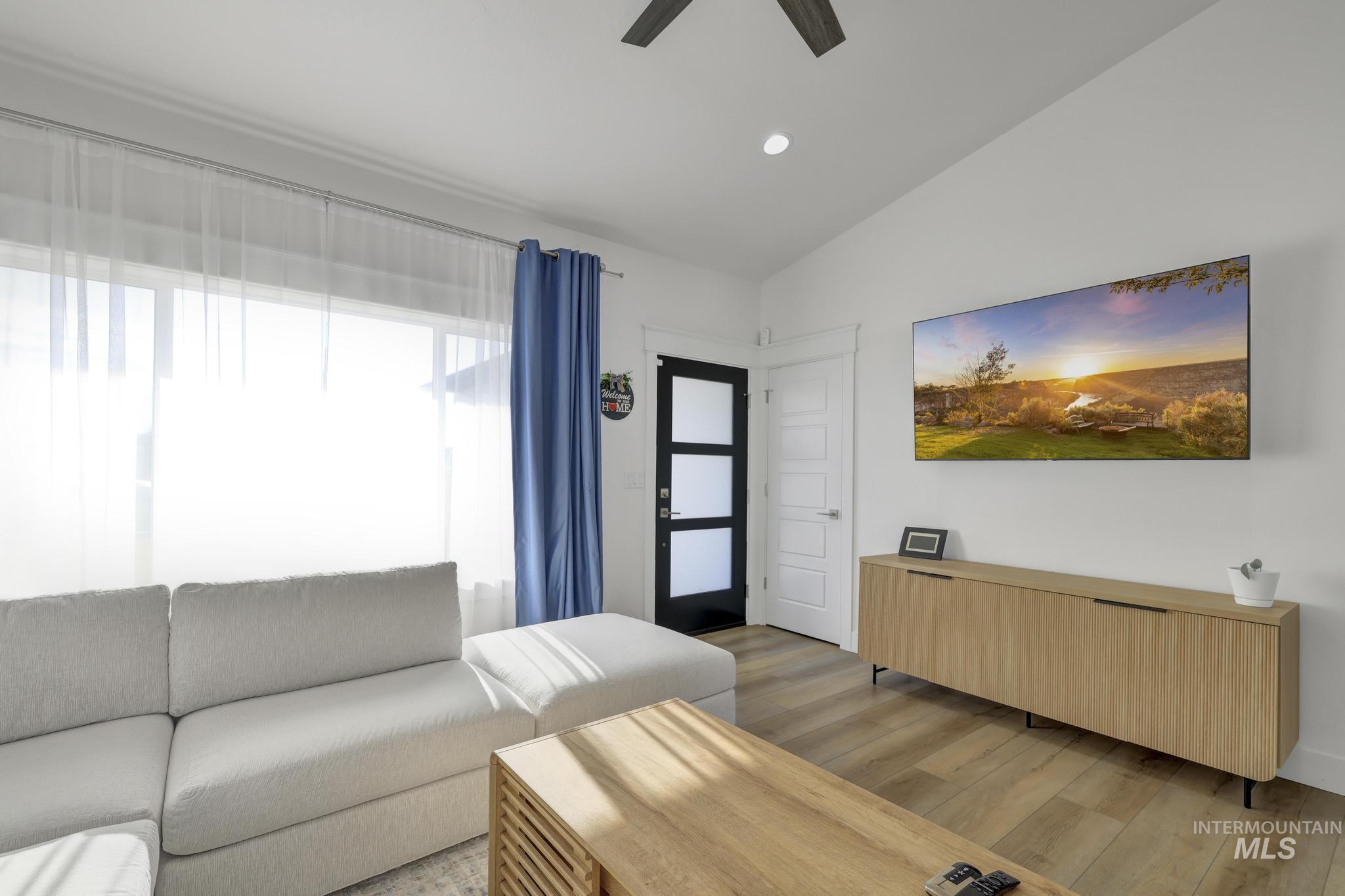 1374 Zephlyn Street Property Photo 2