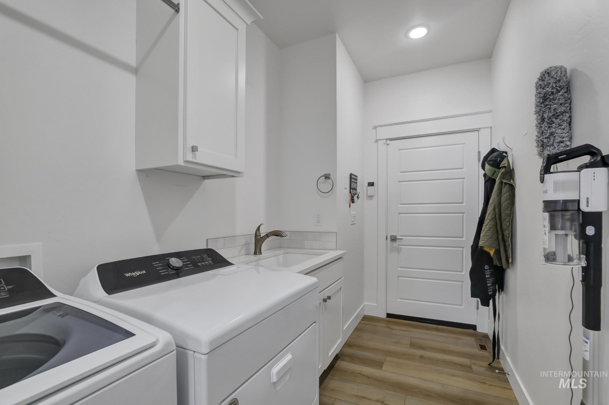 1374 Zephlyn Street Property Photo 20