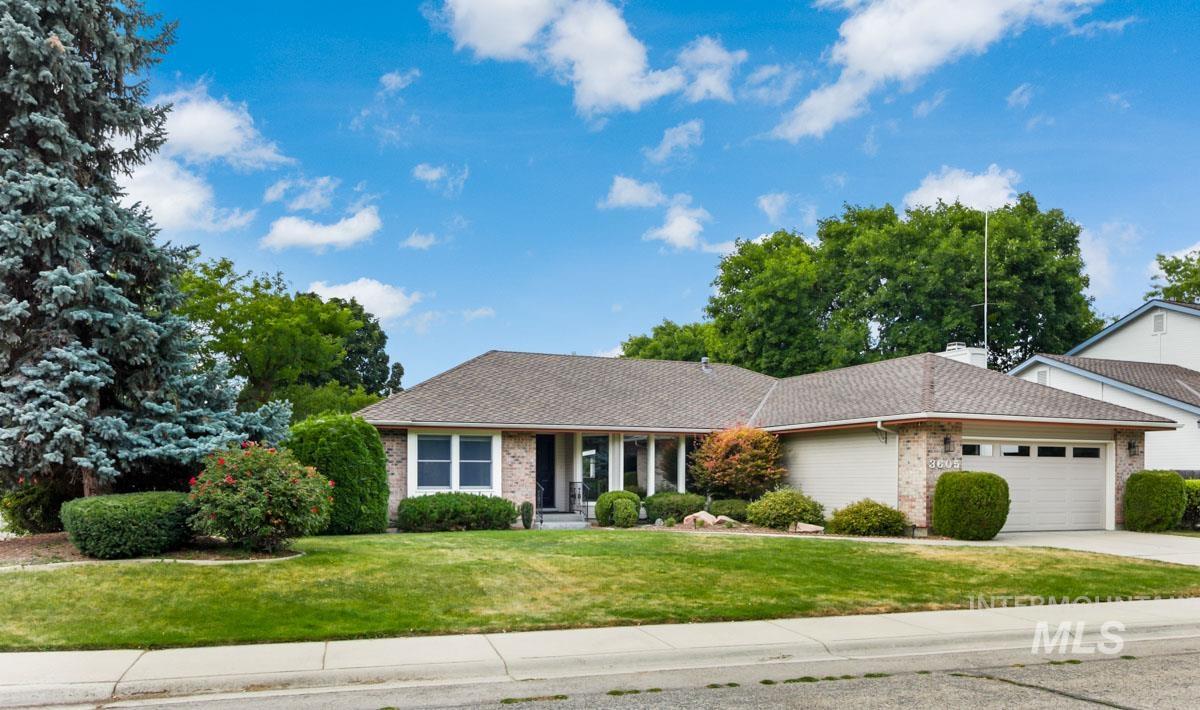 3605 S Crosspoint Avenue Property Photo 1