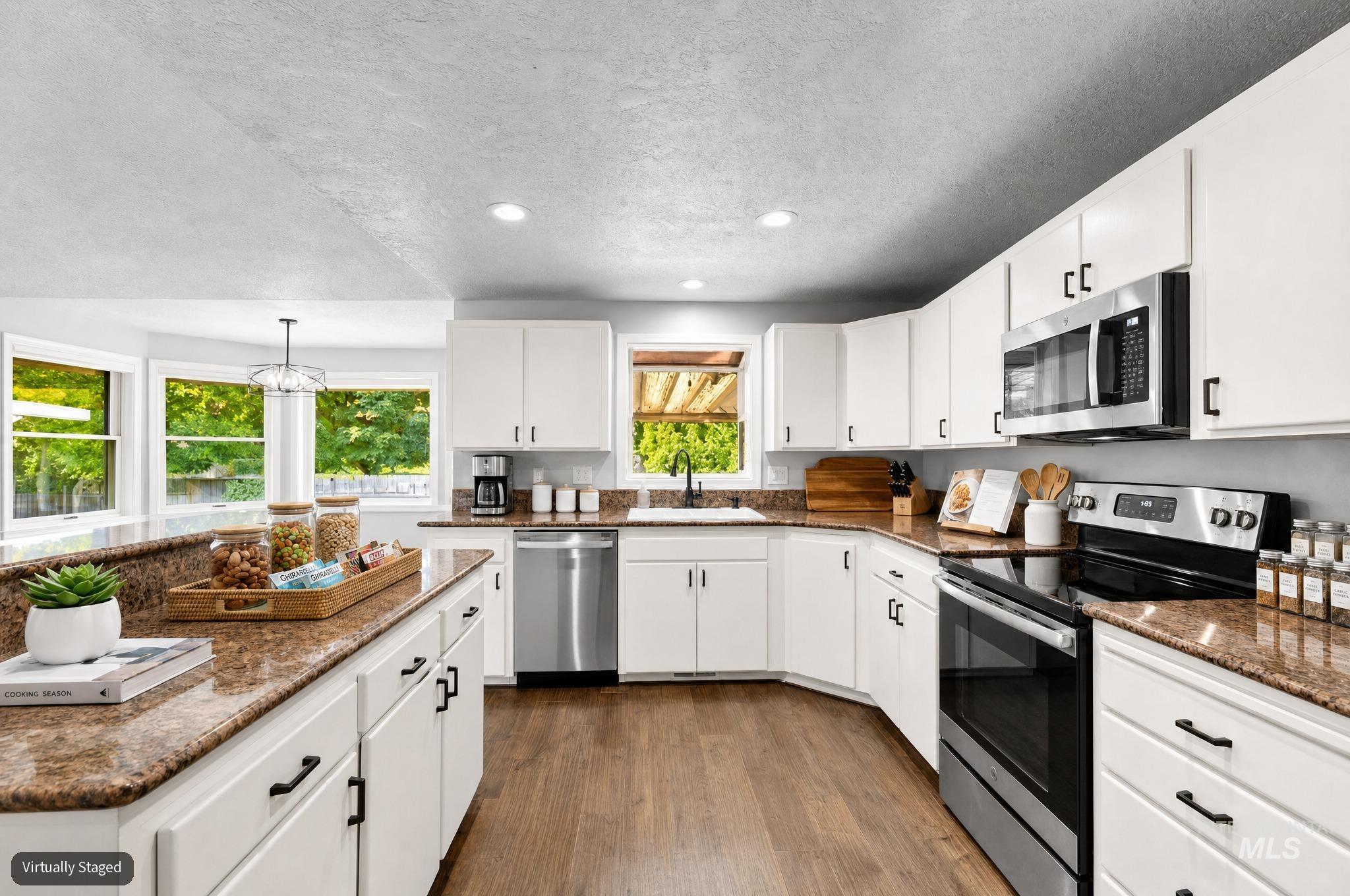 3605 S Crosspoint Avenue Property Photo 6