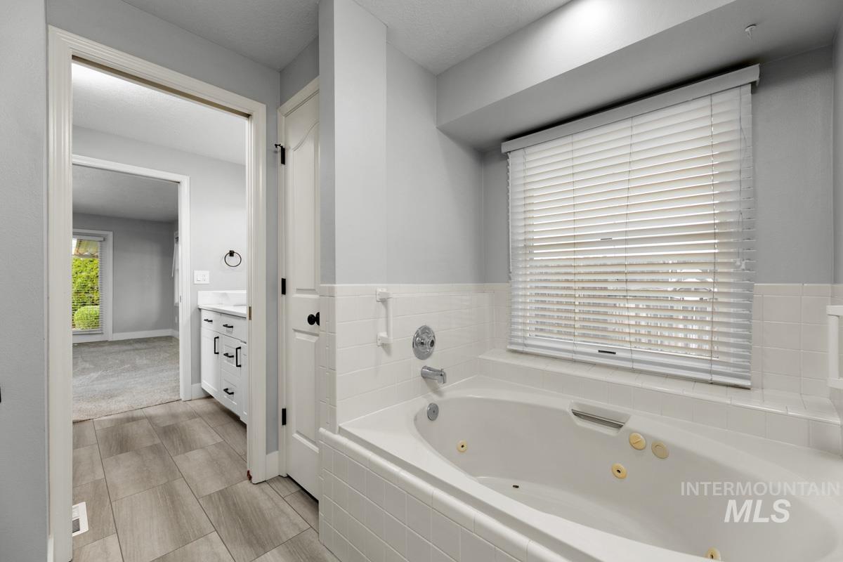 3605 S Crosspoint Avenue Property Photo 11