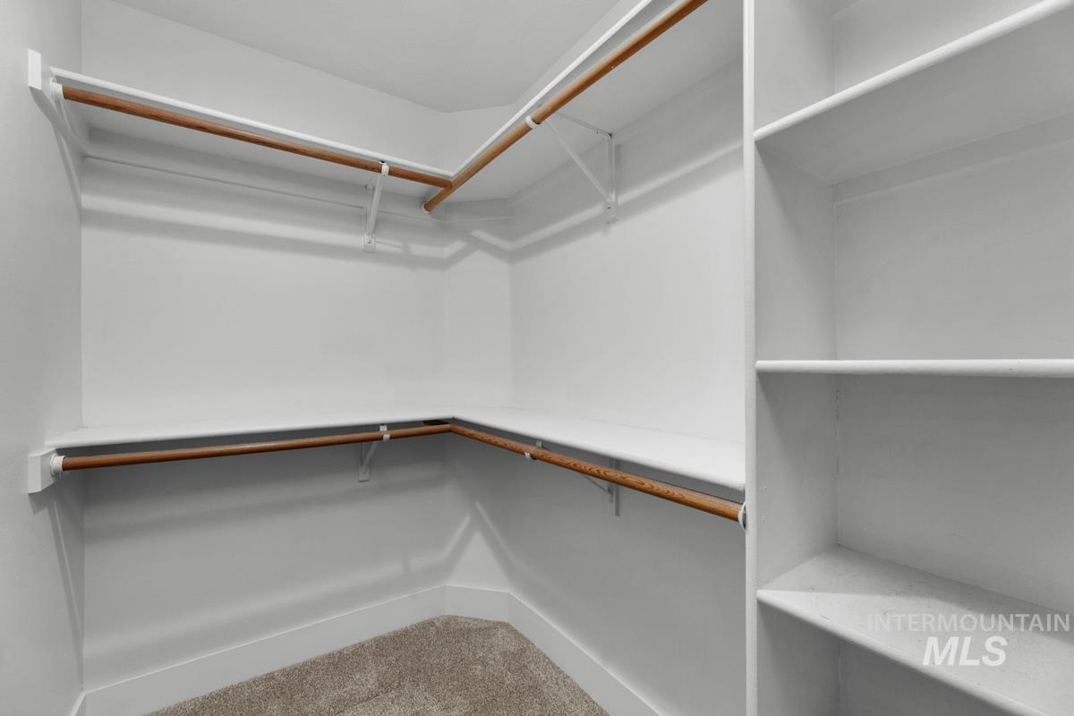 3605 S Crosspoint Avenue Property Photo 13