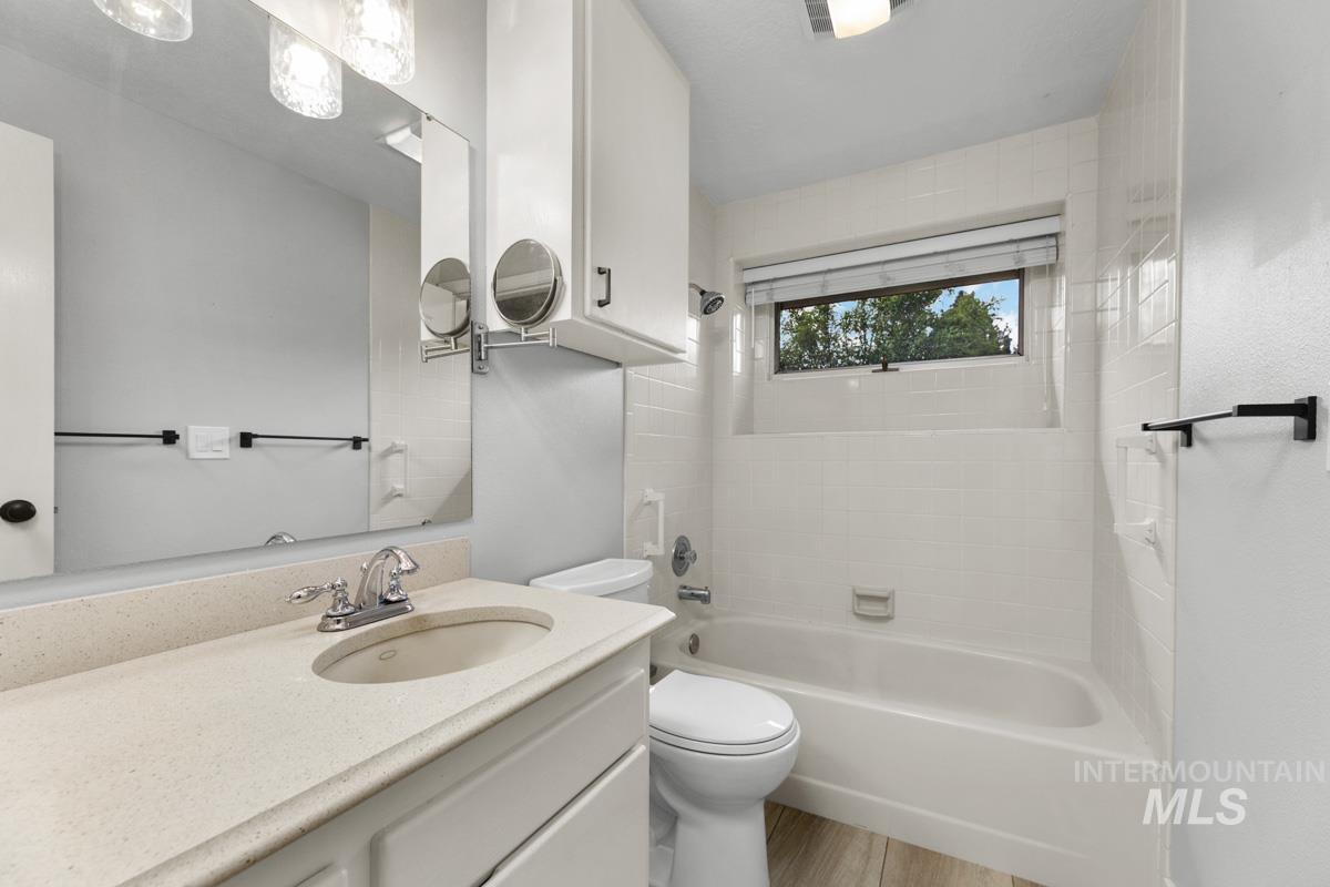3605 S Crosspoint Avenue Property Photo 15