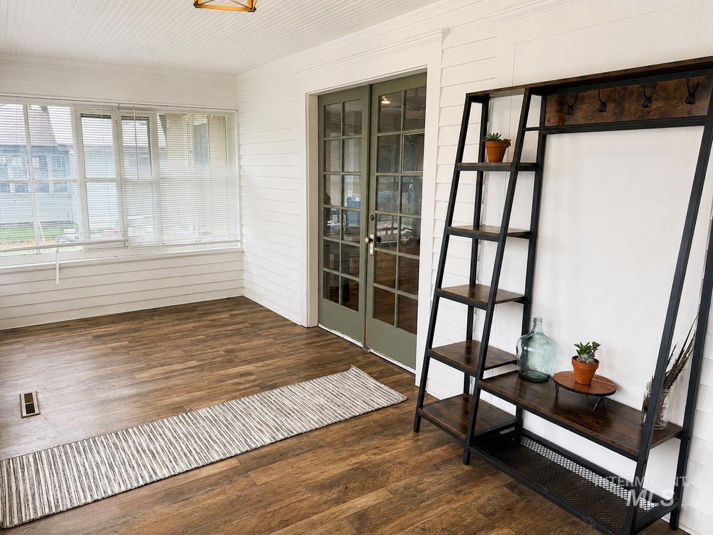 1015 E Street Property Photo 5
