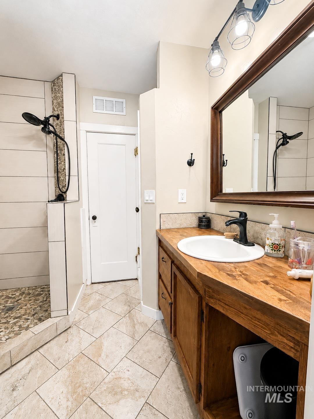 1015 E Street Property Photo 20