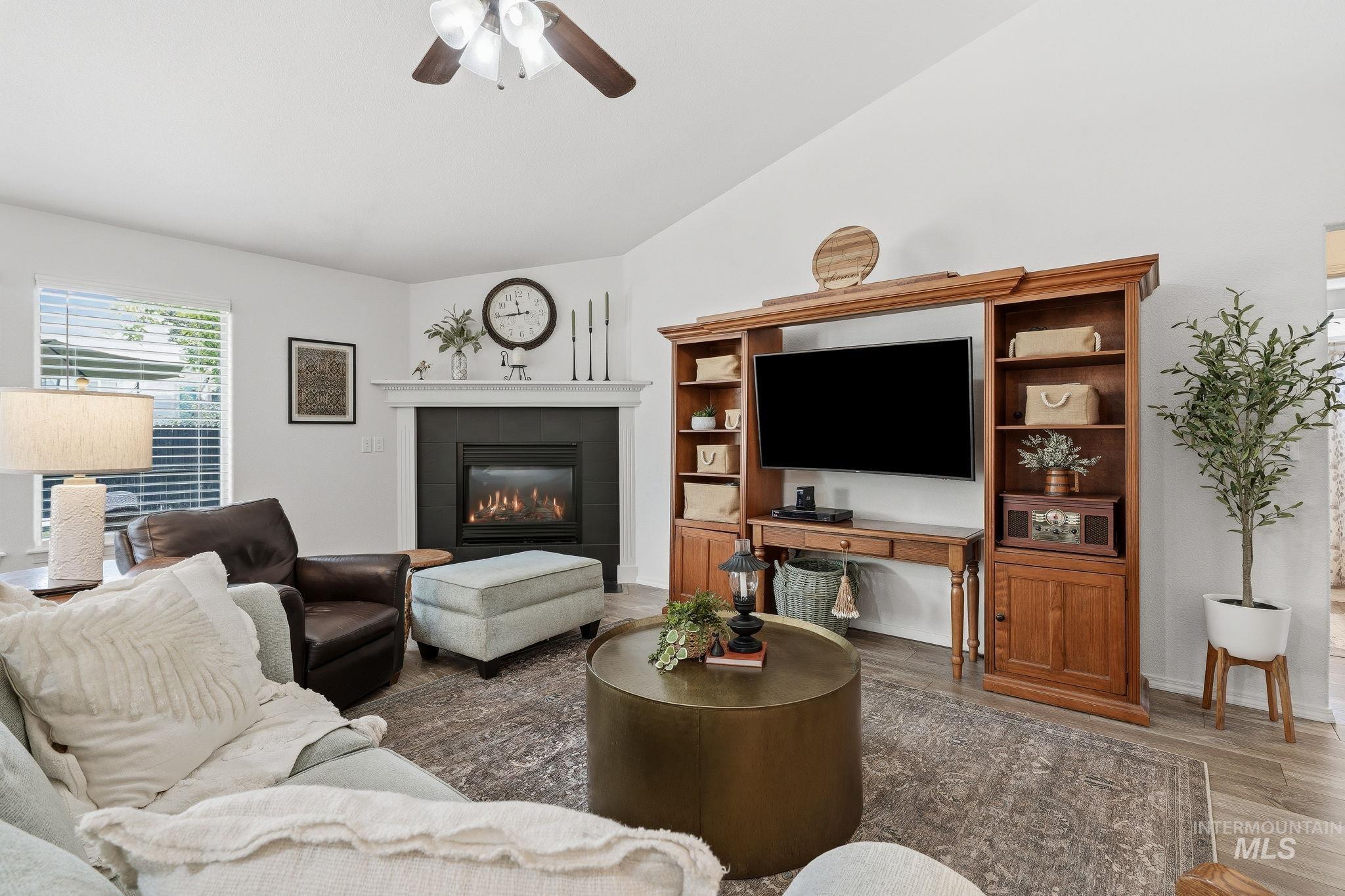 3038 N Thames Ave. Property Photo 8