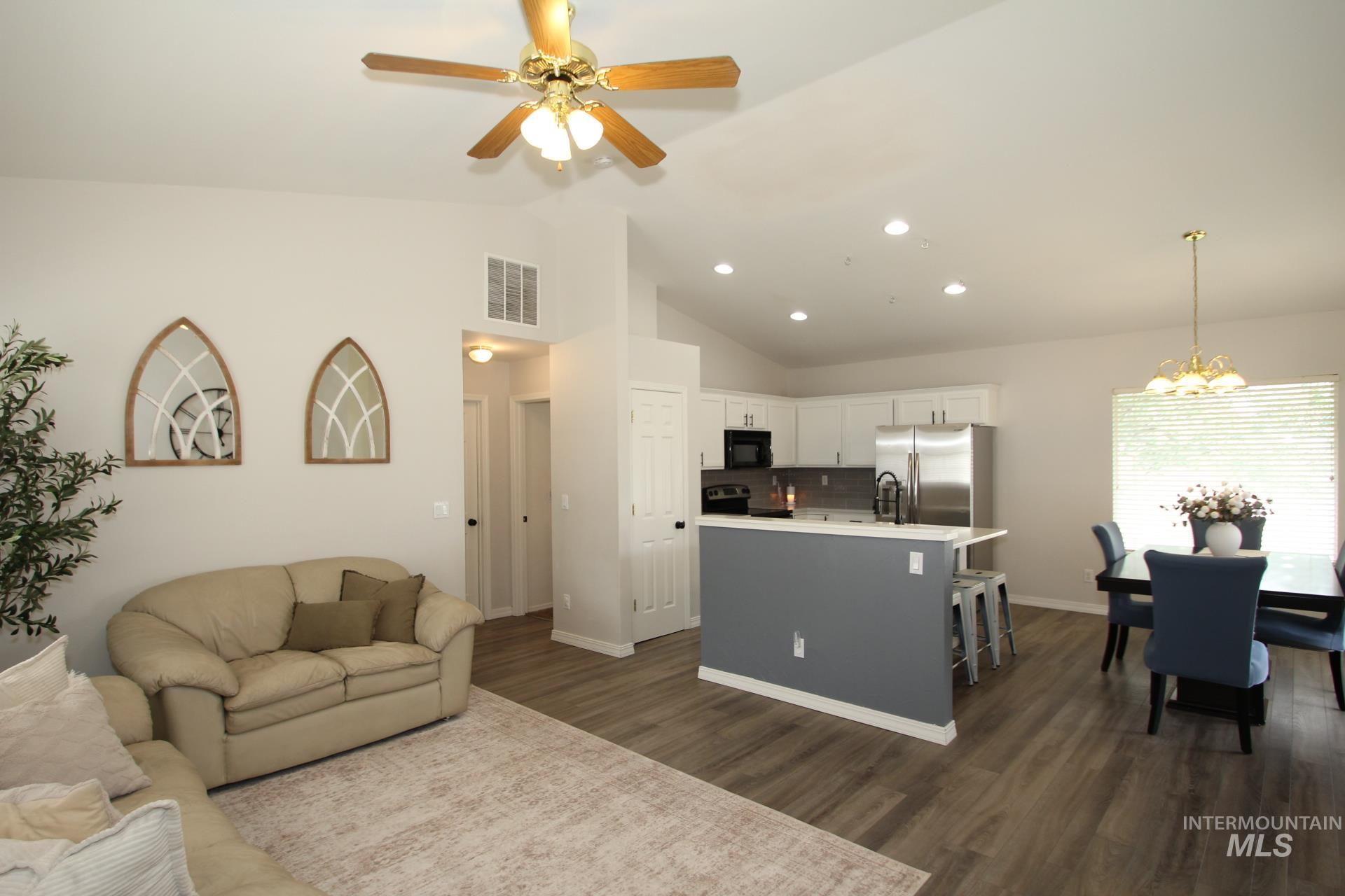 1726 E Kamay Ct. Property Photo 5