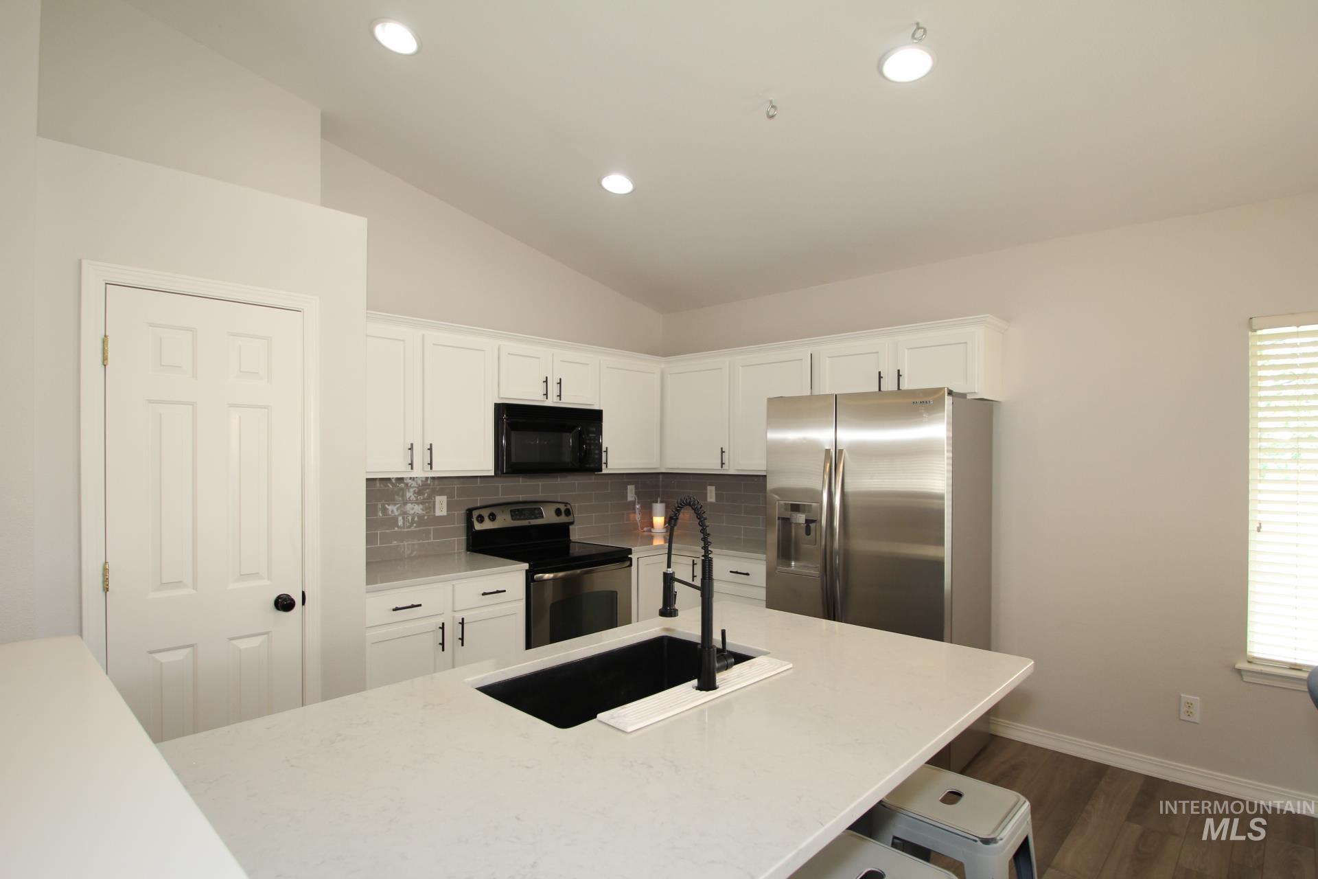 1726 E Kamay Ct. Property Photo 8