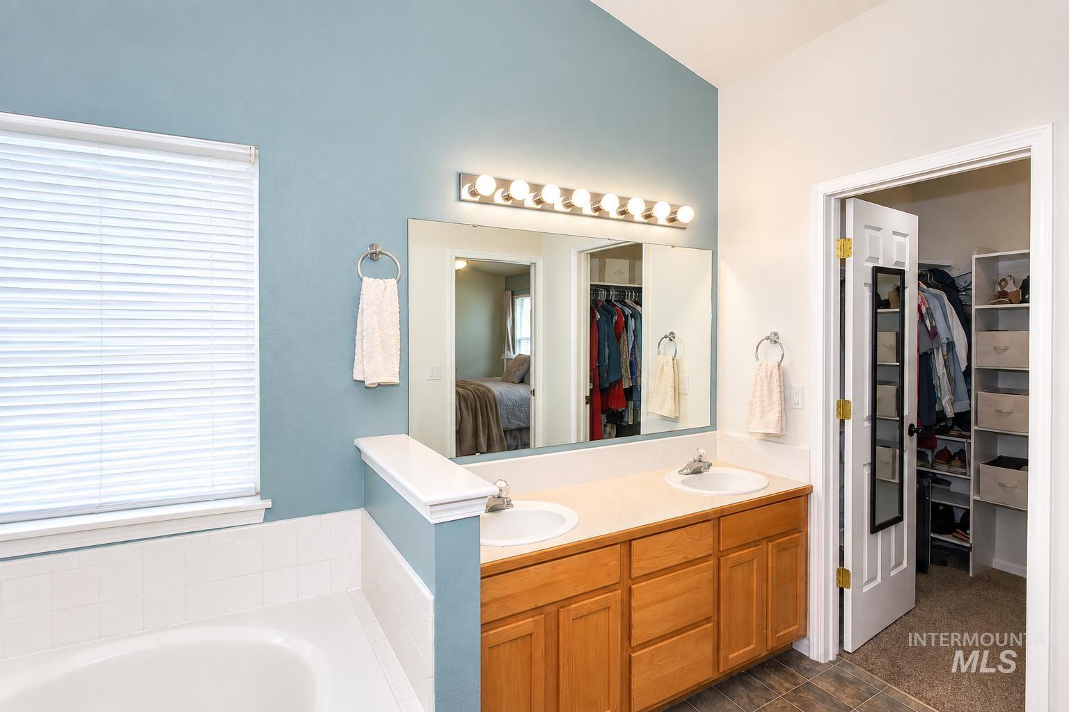 1726 E Kamay Ct. Property Photo 18