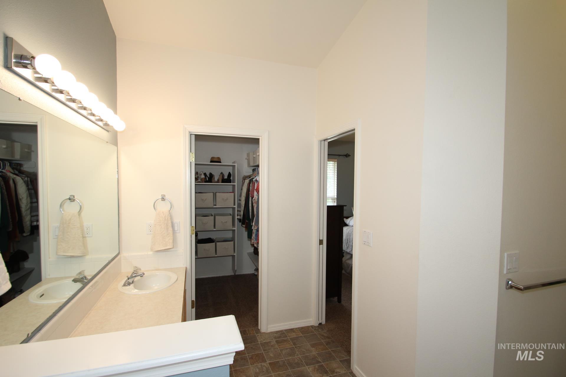 1726 E Kamay Ct. Property Photo 19