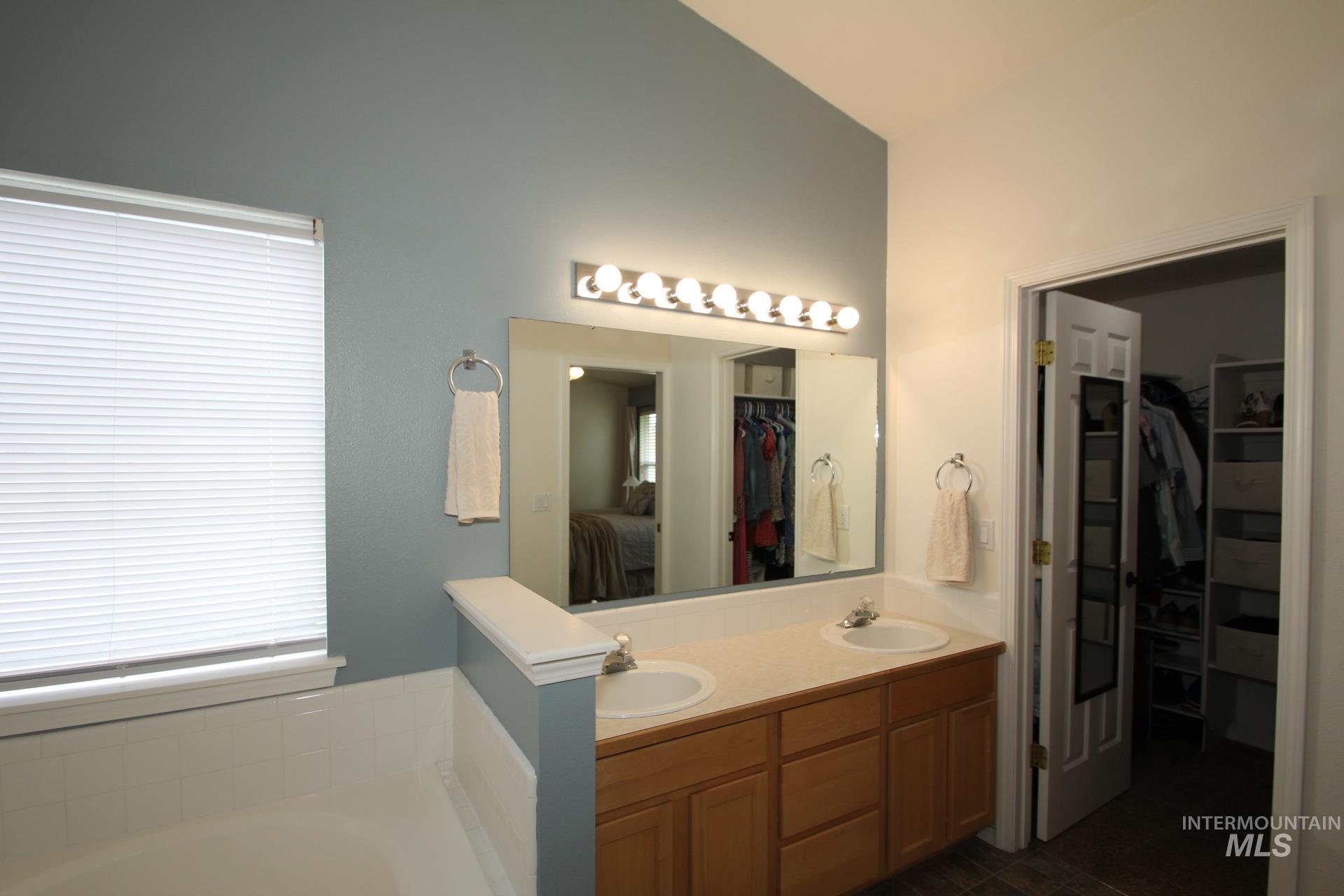 1726 E Kamay Ct. Property Photo 21