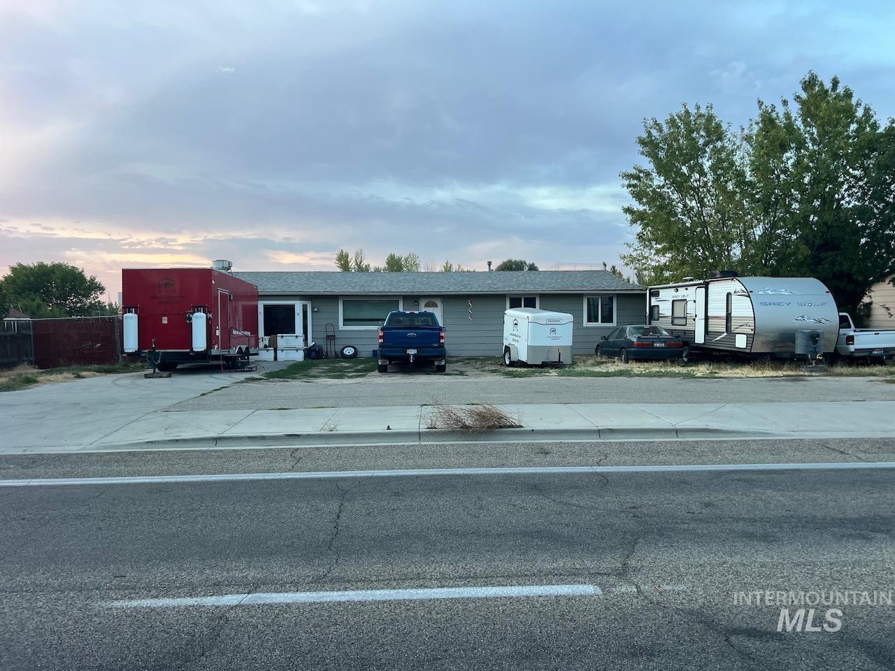 3750 E Overland Road Property Photo 1