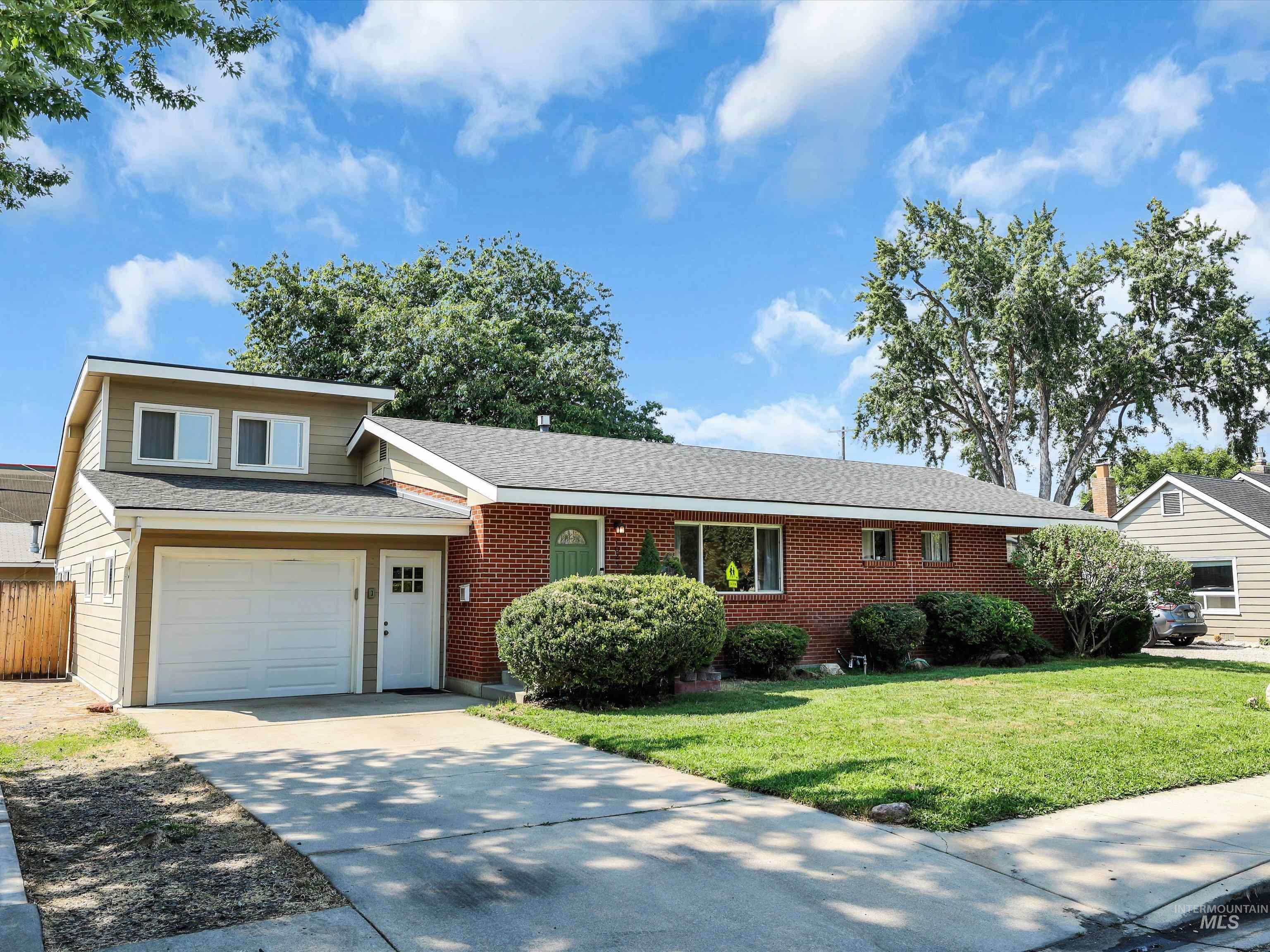 2025 S Longmont Ave. Property Photo 1