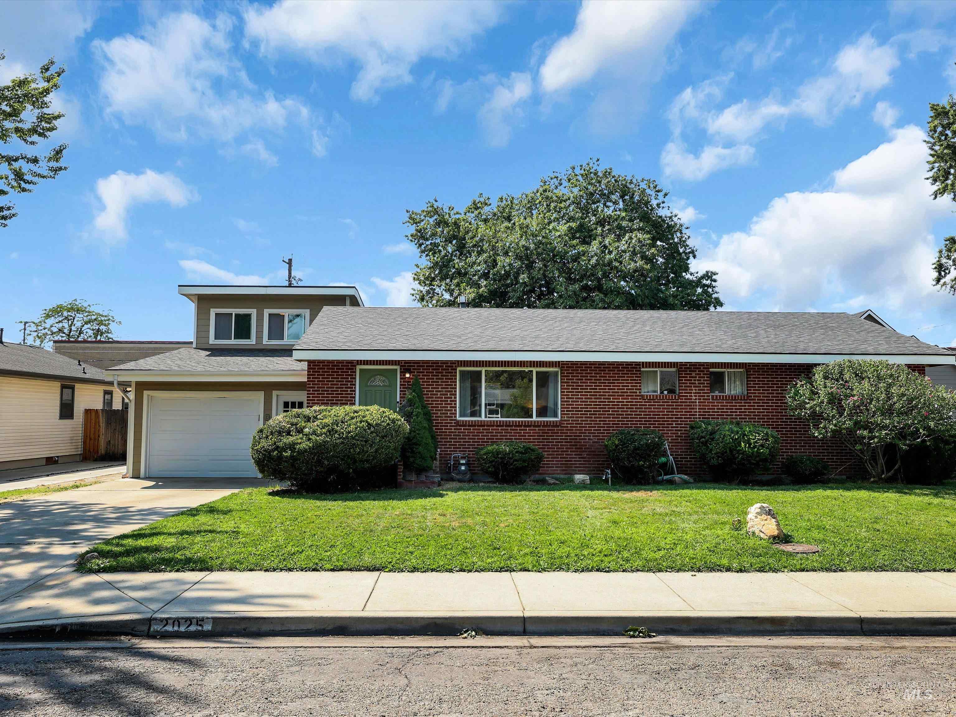 2025 S Longmont Ave. Property Photo 4