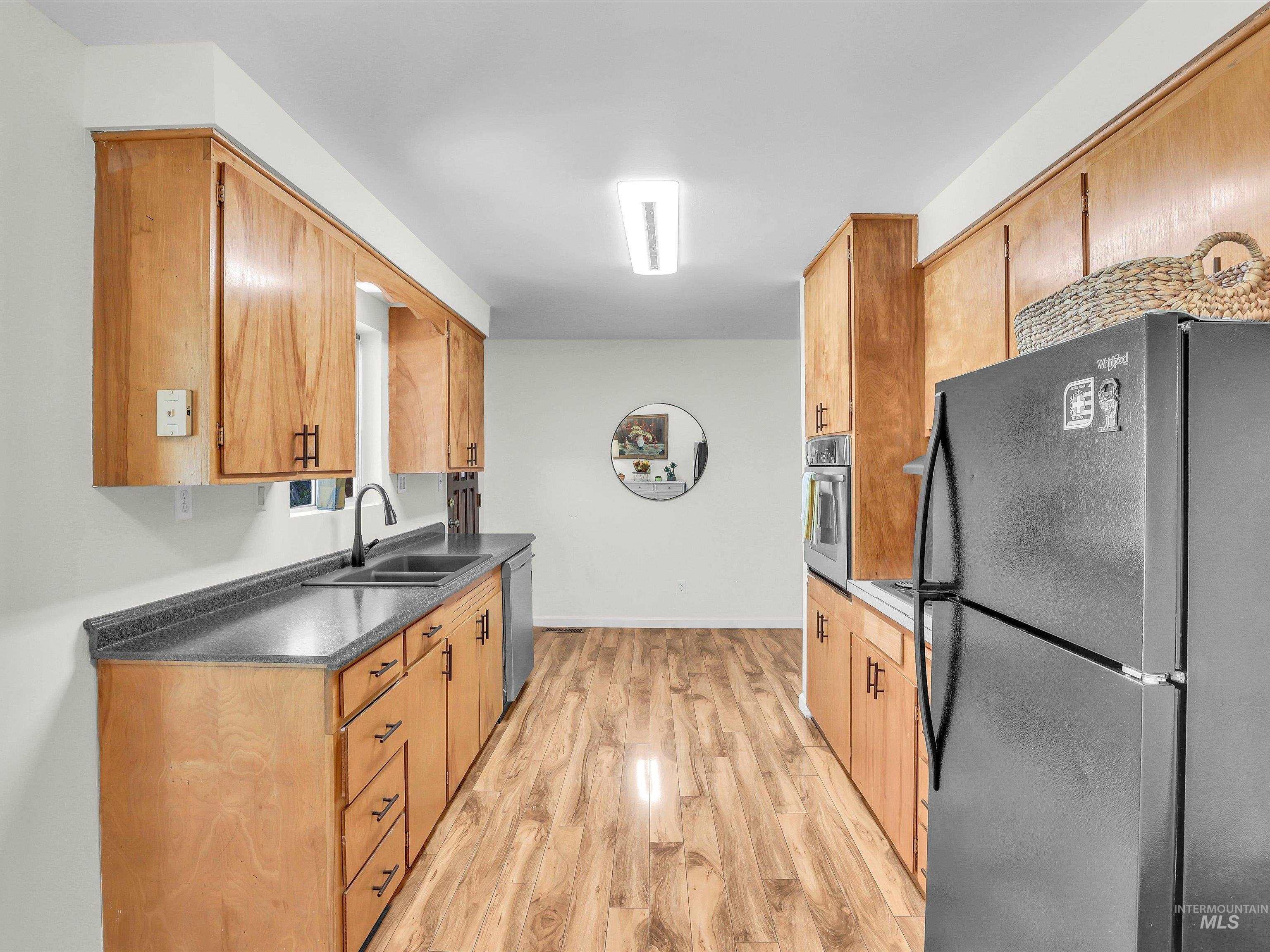 2025 S Longmont Ave. Property Photo 16