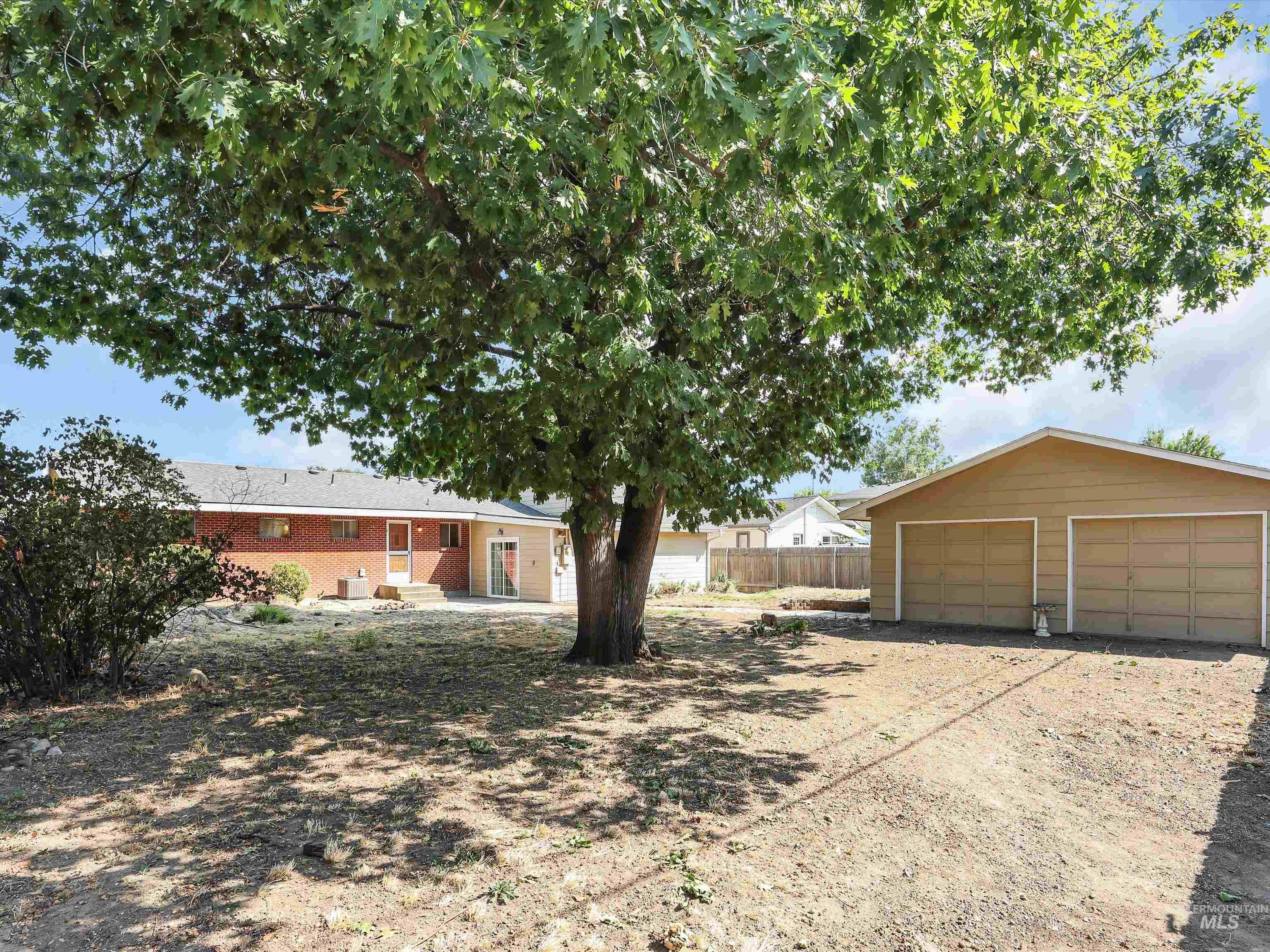 2025 S Longmont Ave. Property Photo 35