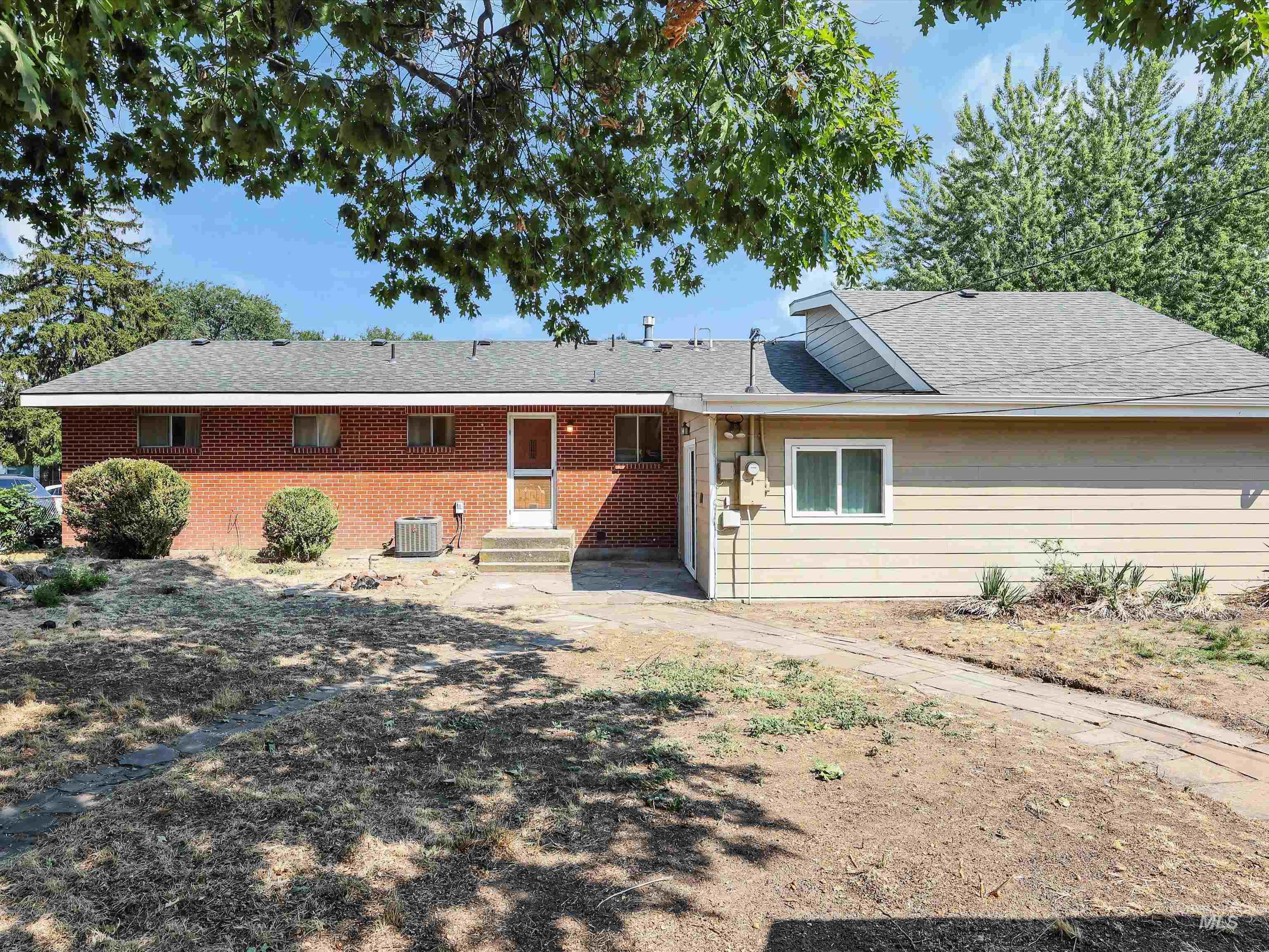 2025 S Longmont Ave. Property Photo 36