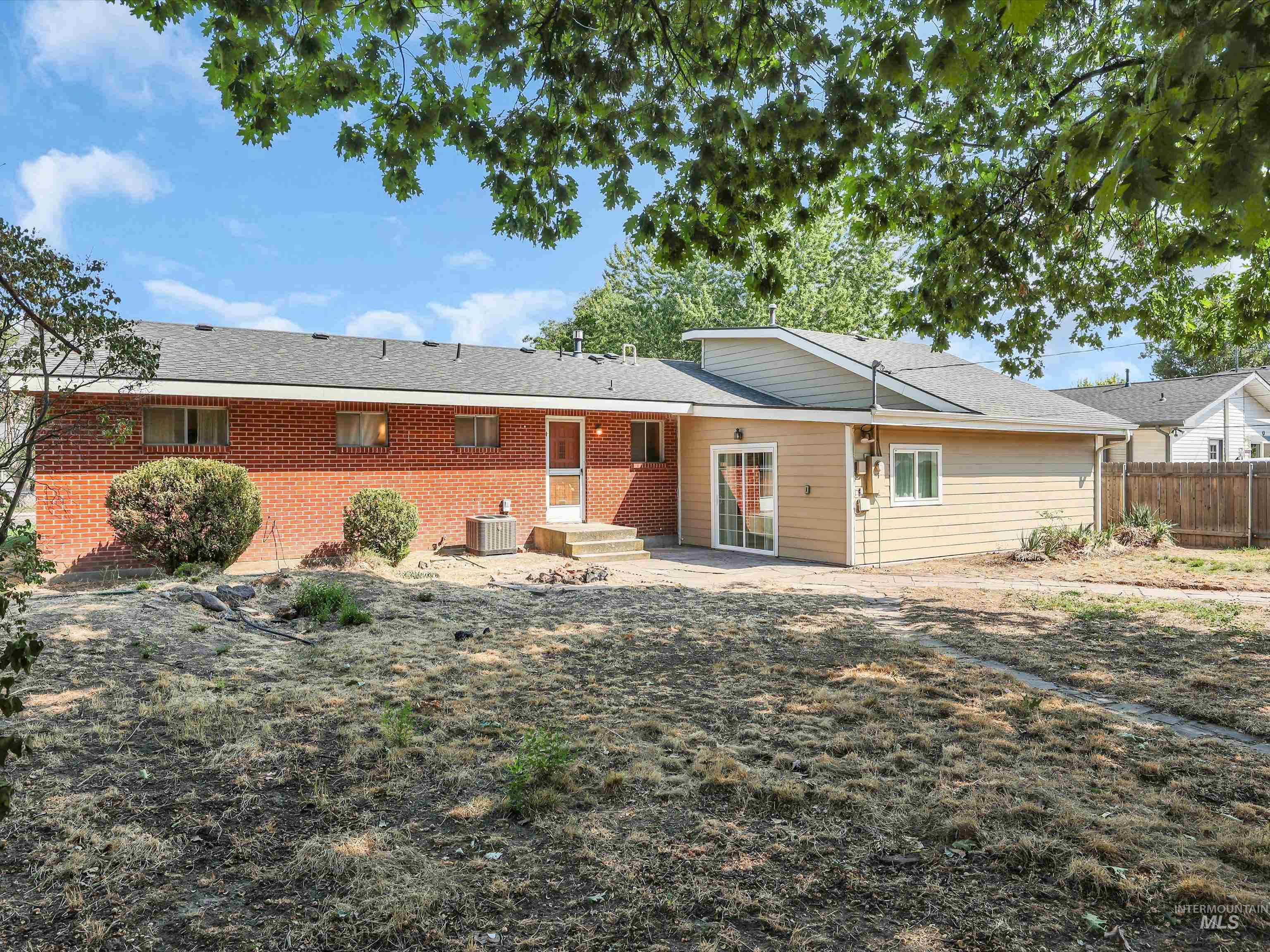 2025 S Longmont Ave. Property Photo 37