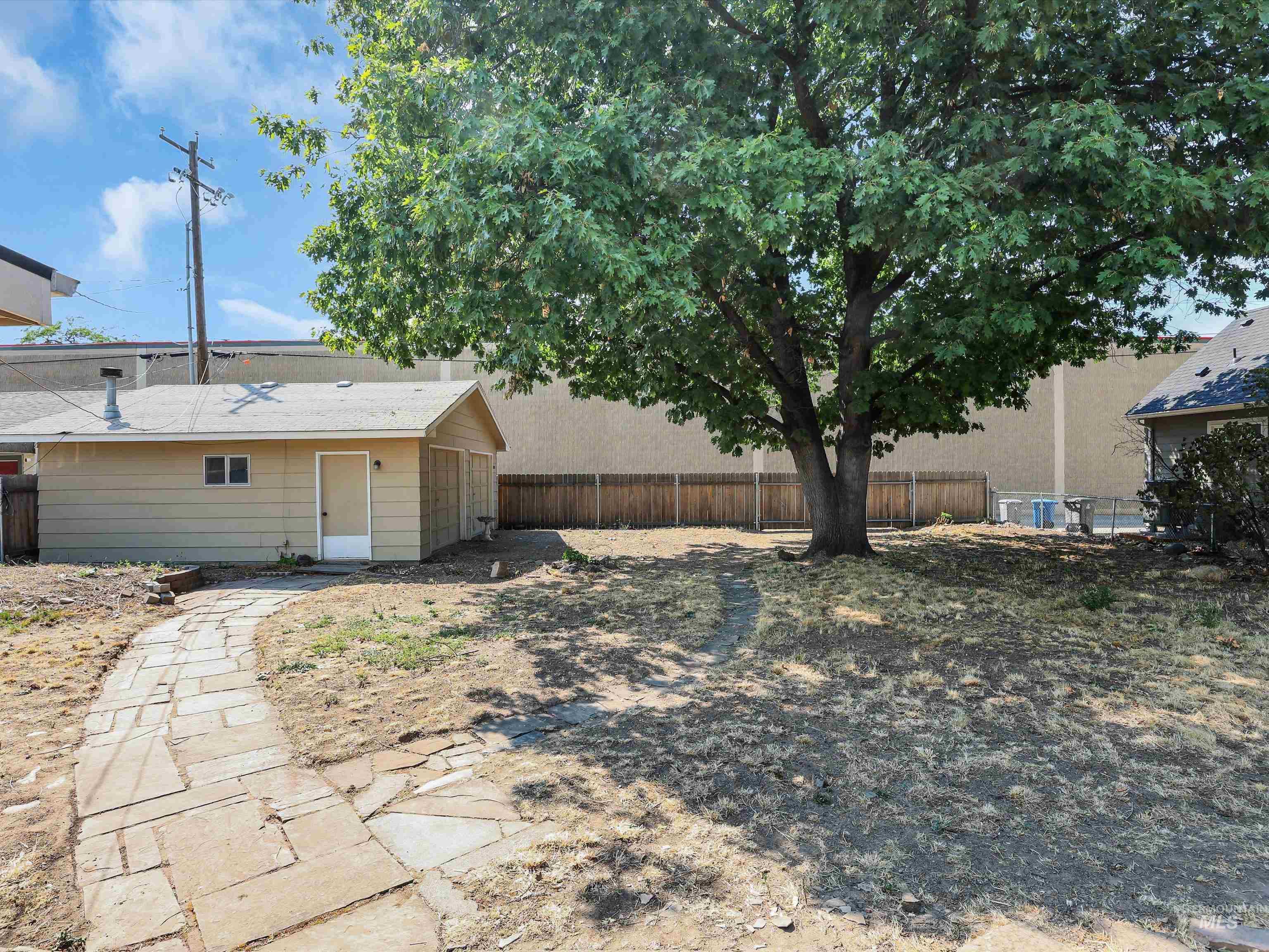 2025 S Longmont Ave. Property Photo 39
