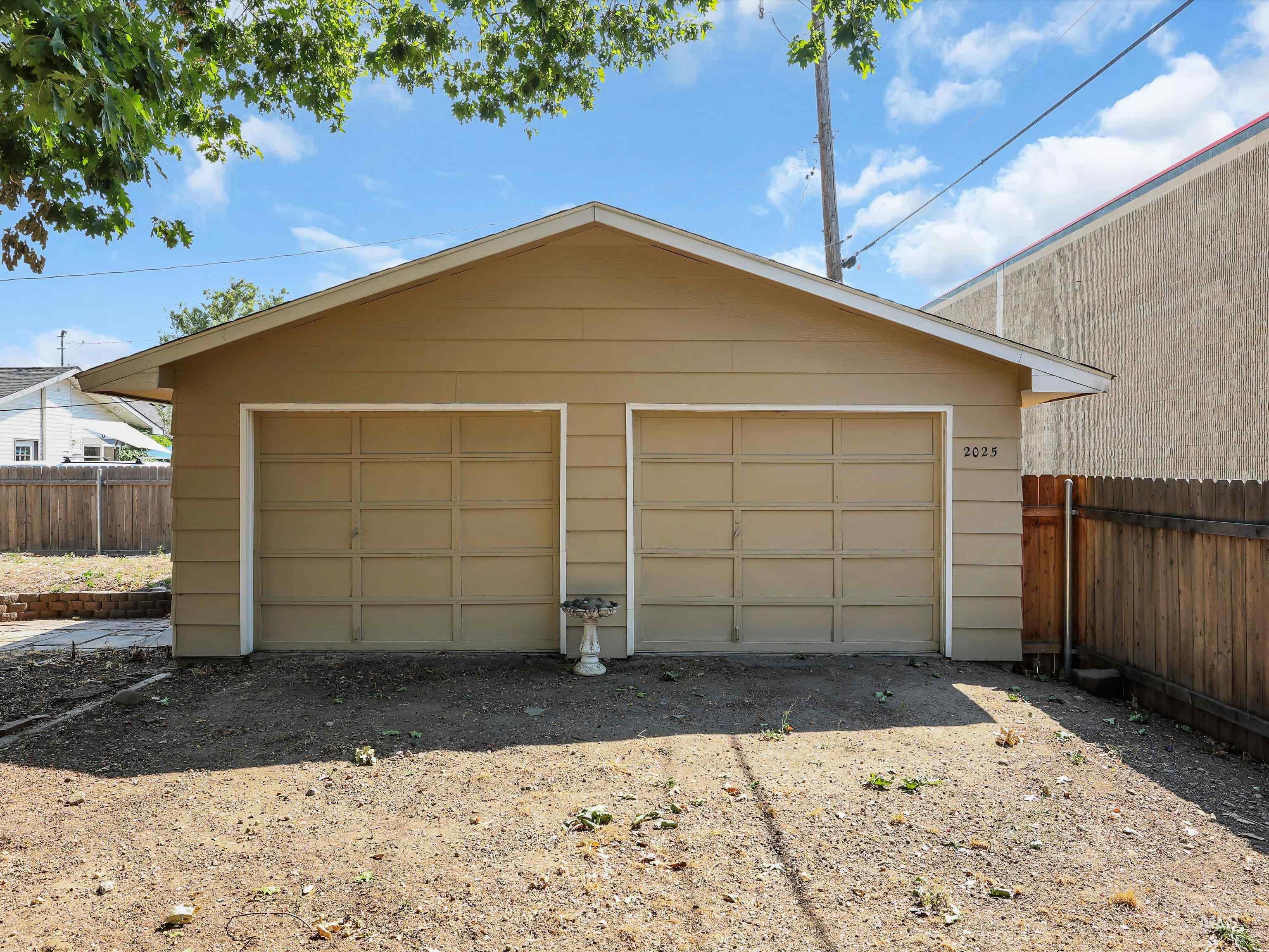 2025 S Longmont Ave. Property Photo 40